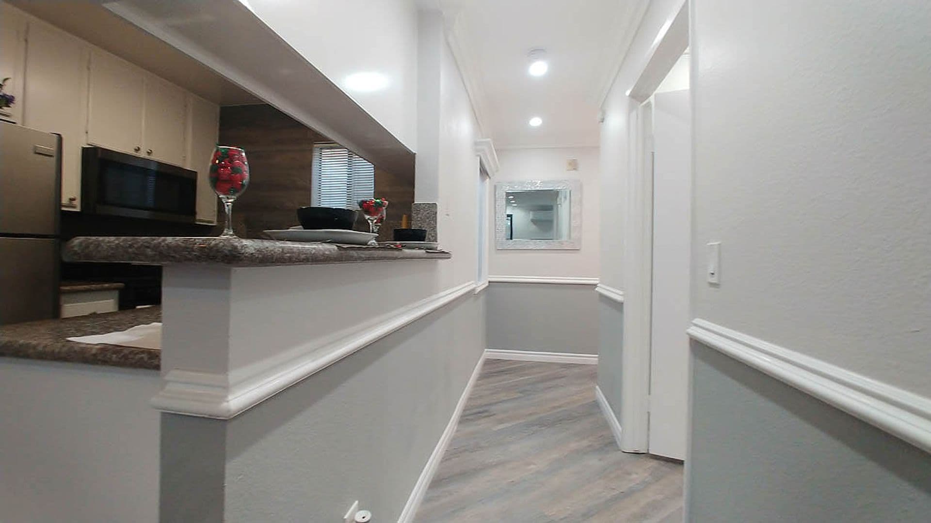 Hollywood Apartment: 6010 Romaine St.