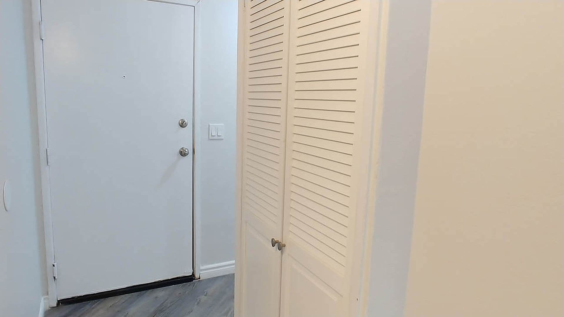 Panorama City Apartment: 14242 Roscoe Blvd.