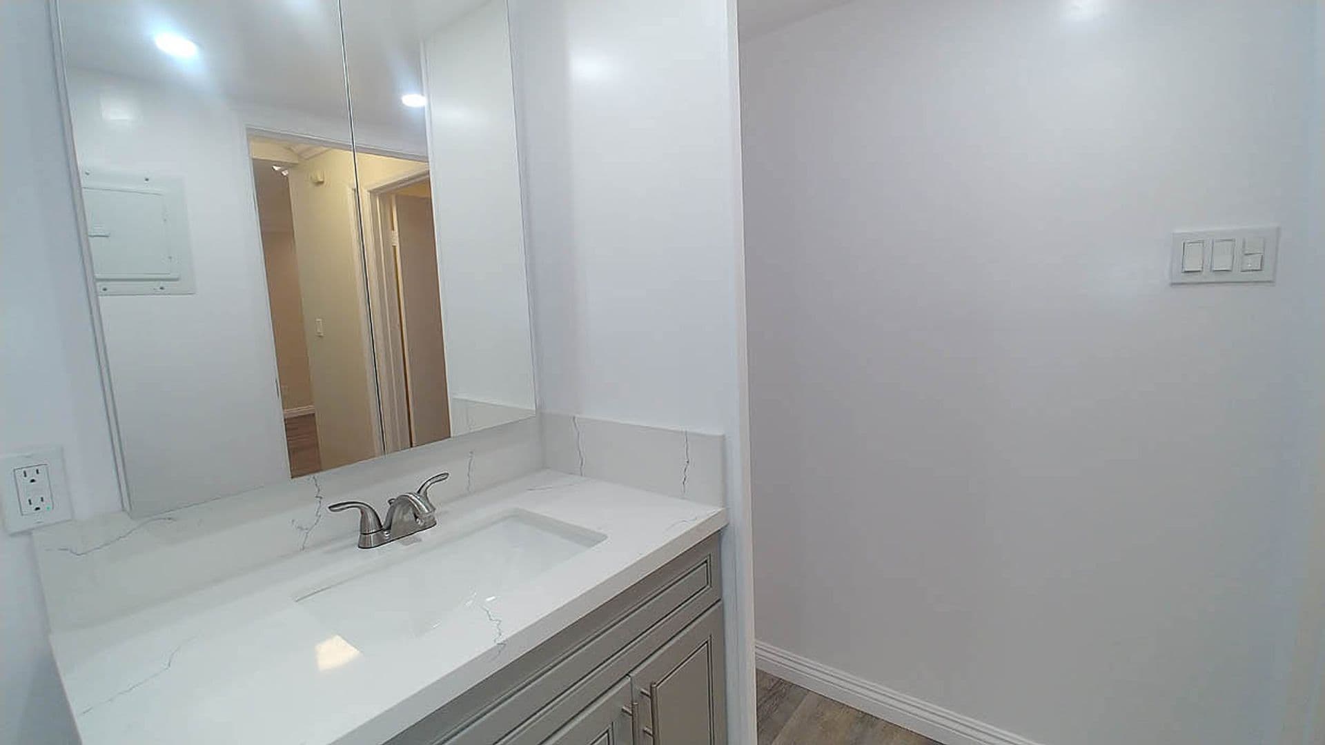 Hollywood Hills Apartment: 2020 N. Beachwood Dr.