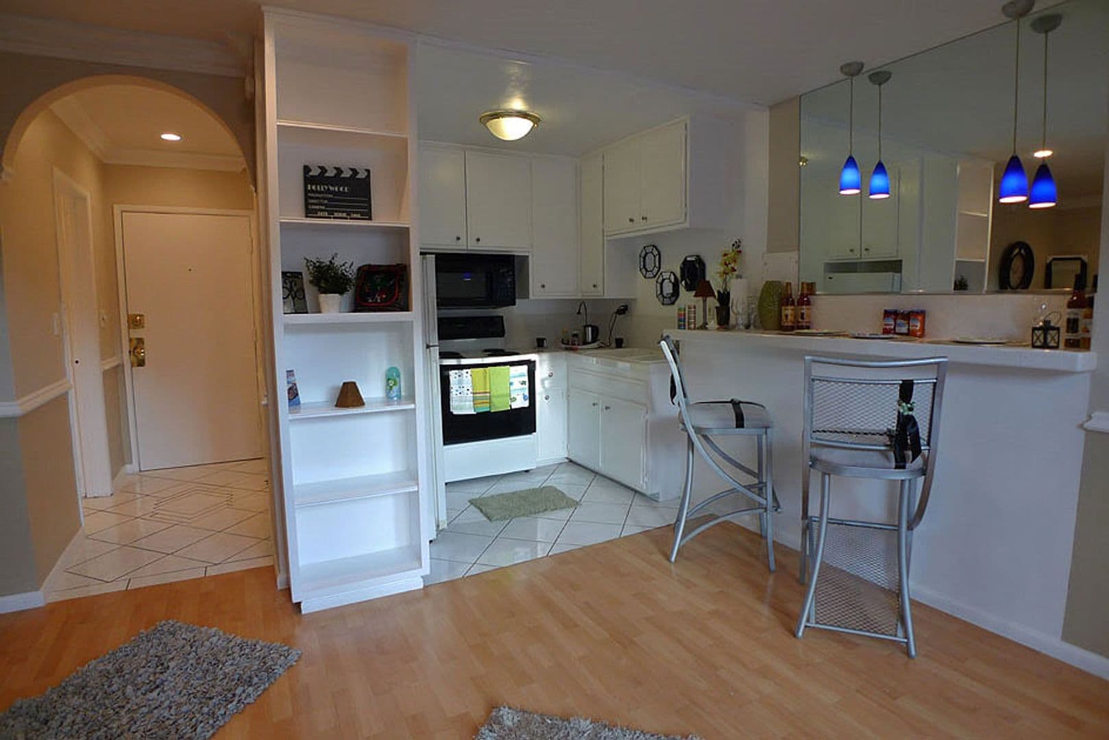Hollywood Hills Apartment: 2212 N. Cahuenga Blvd.