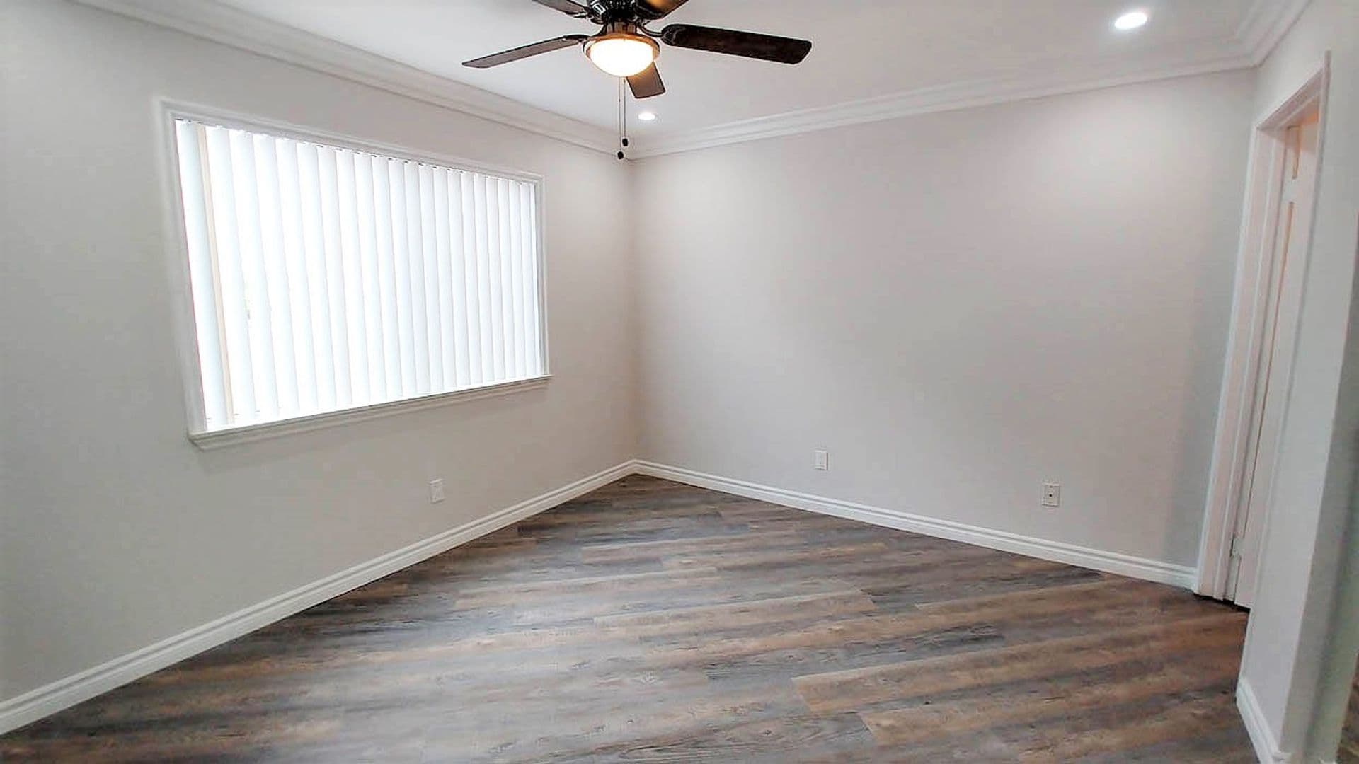 Panorama City Apartment: 14242 Roscoe Blvd.