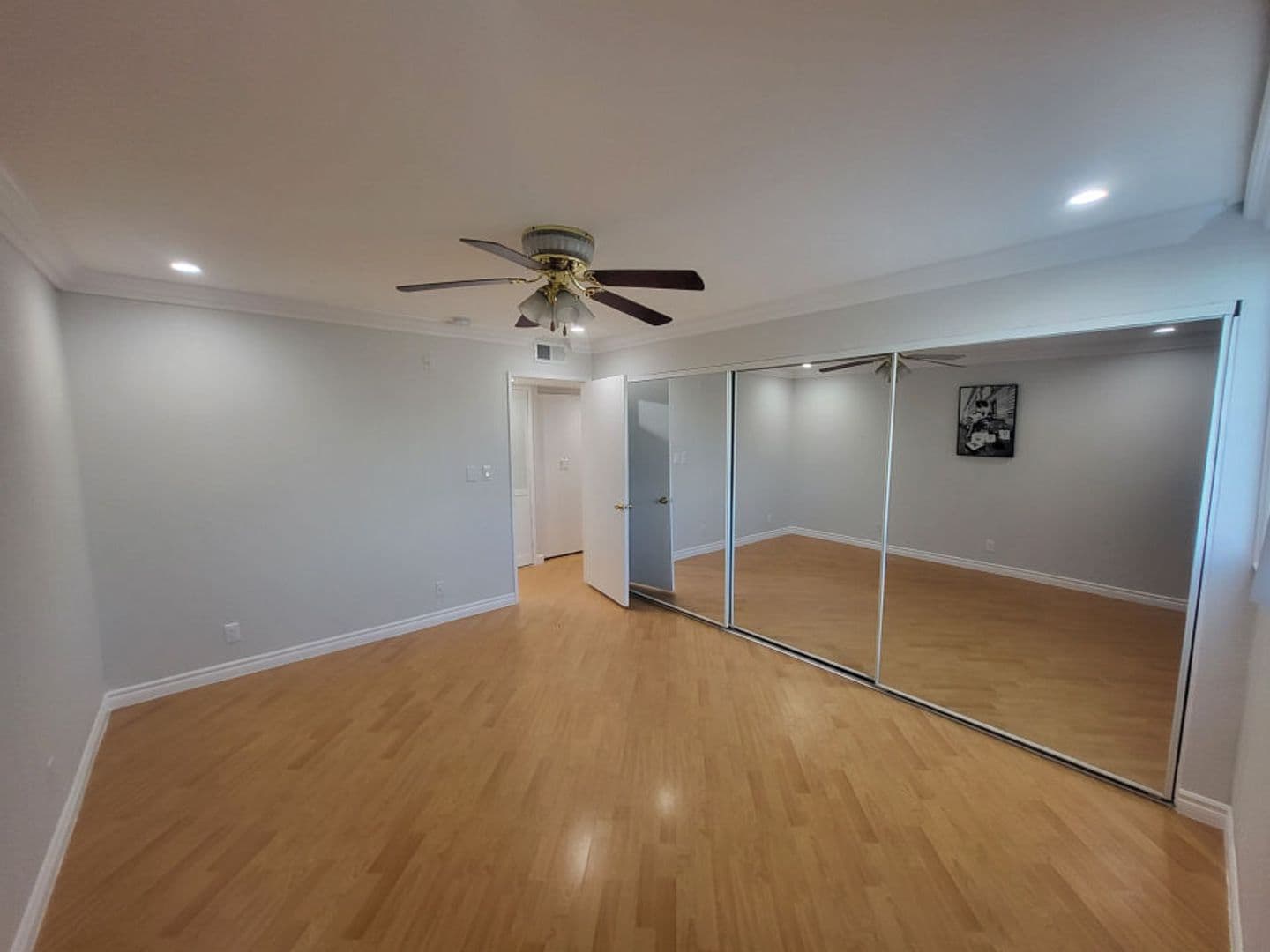 Hollywood Apartment: 940 N. Ardmore Ave.