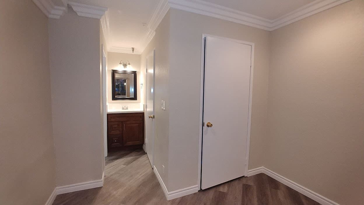 Hollywood Hills Apartment: 2069 N. Argyle Ave.