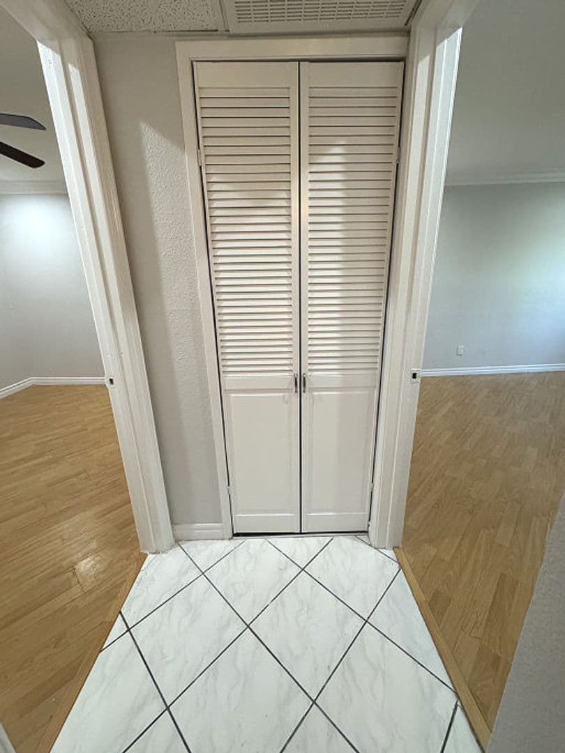 Van Nuys Apartment: 13805 Sherman Way