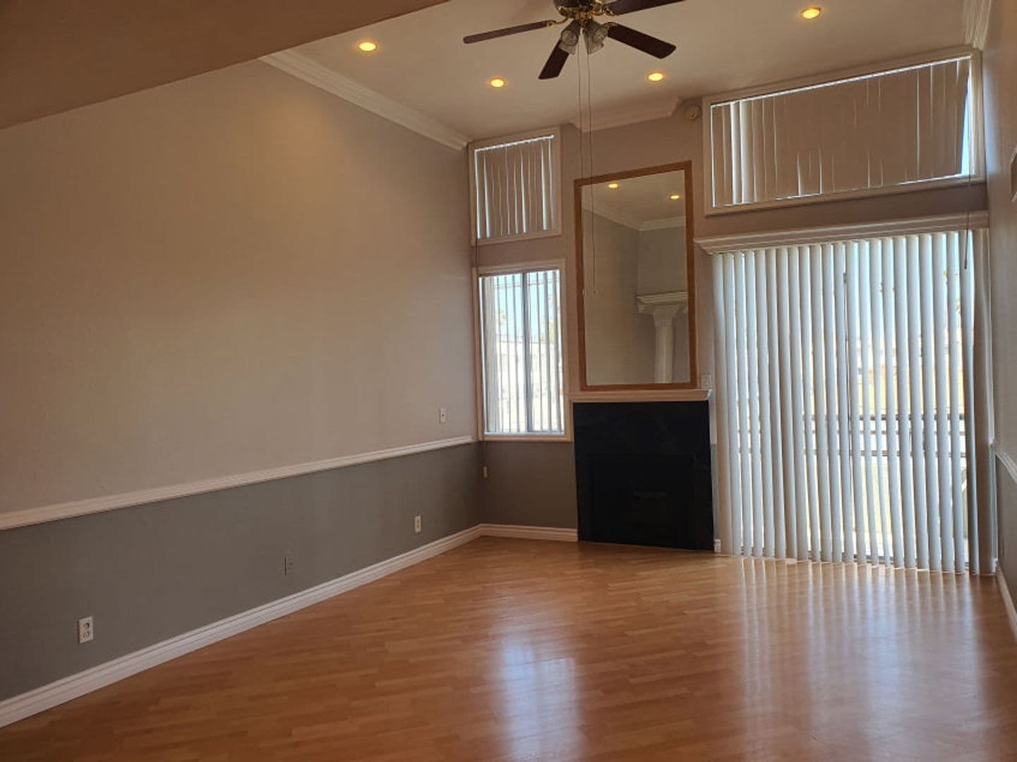 Hollywood Apartment: 940 N. Ardmore Ave.