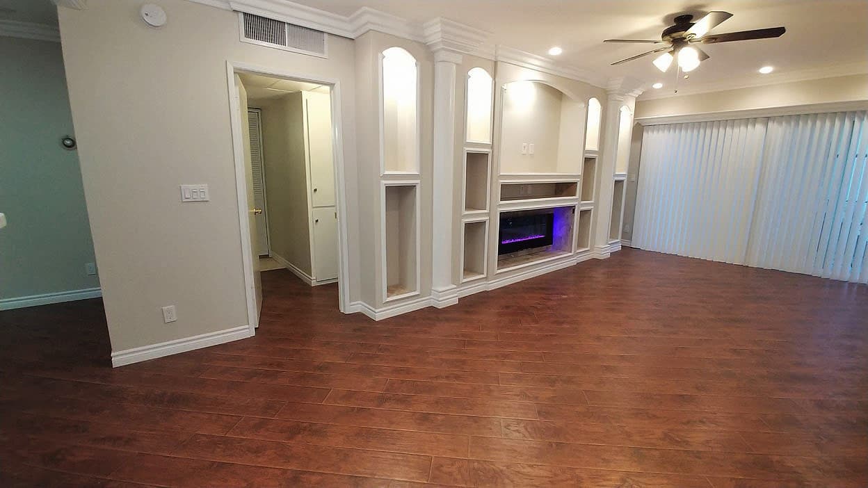 Hollywood Apartment: 1730 N. Gramercy Pl.