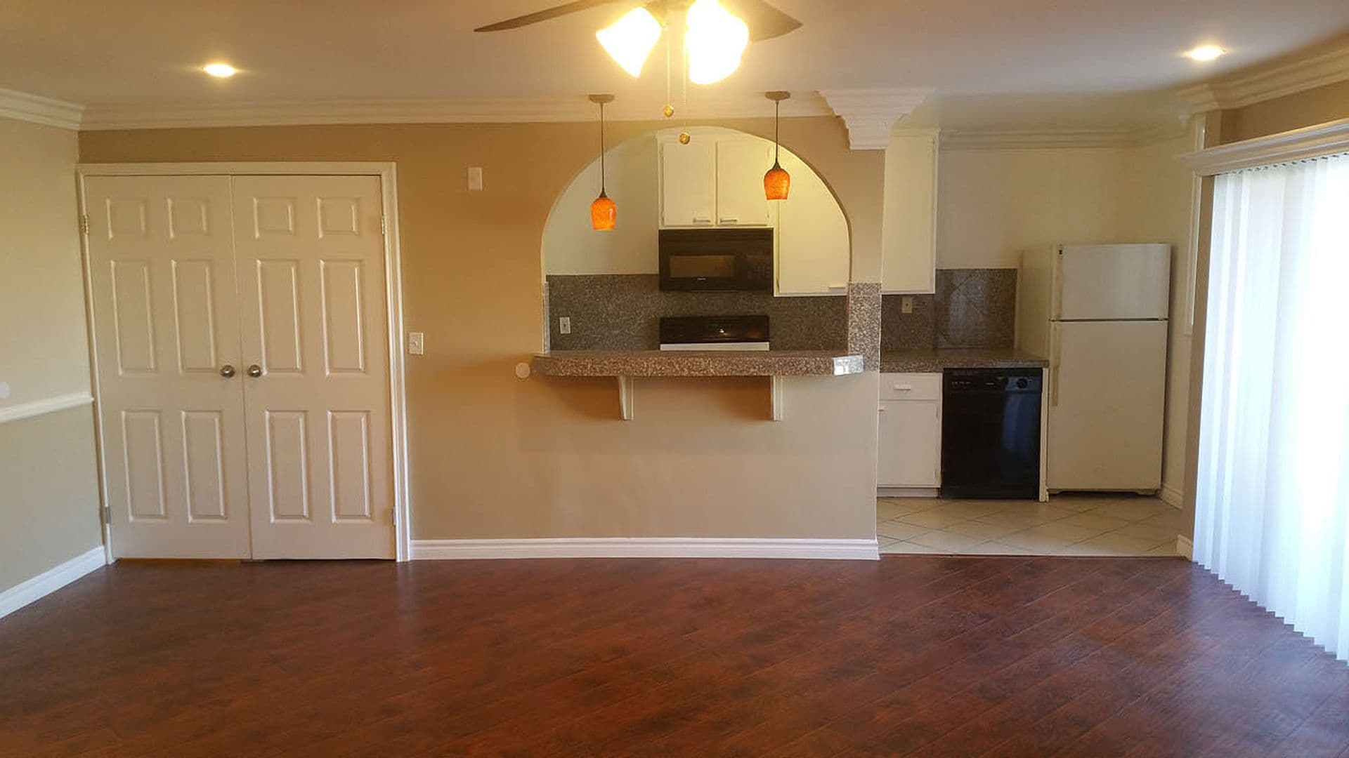 Hollywood Apartment: 940 N. Ardmore Ave.