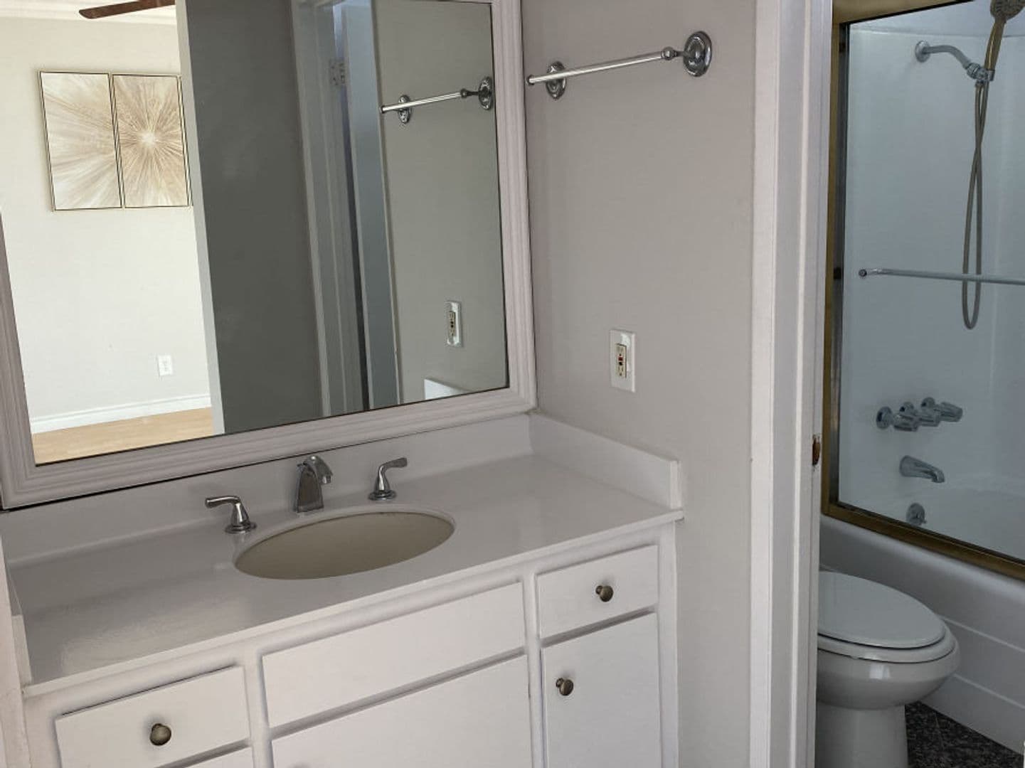 Hollywood Apartment: 1730 N. Gramercy Pl.