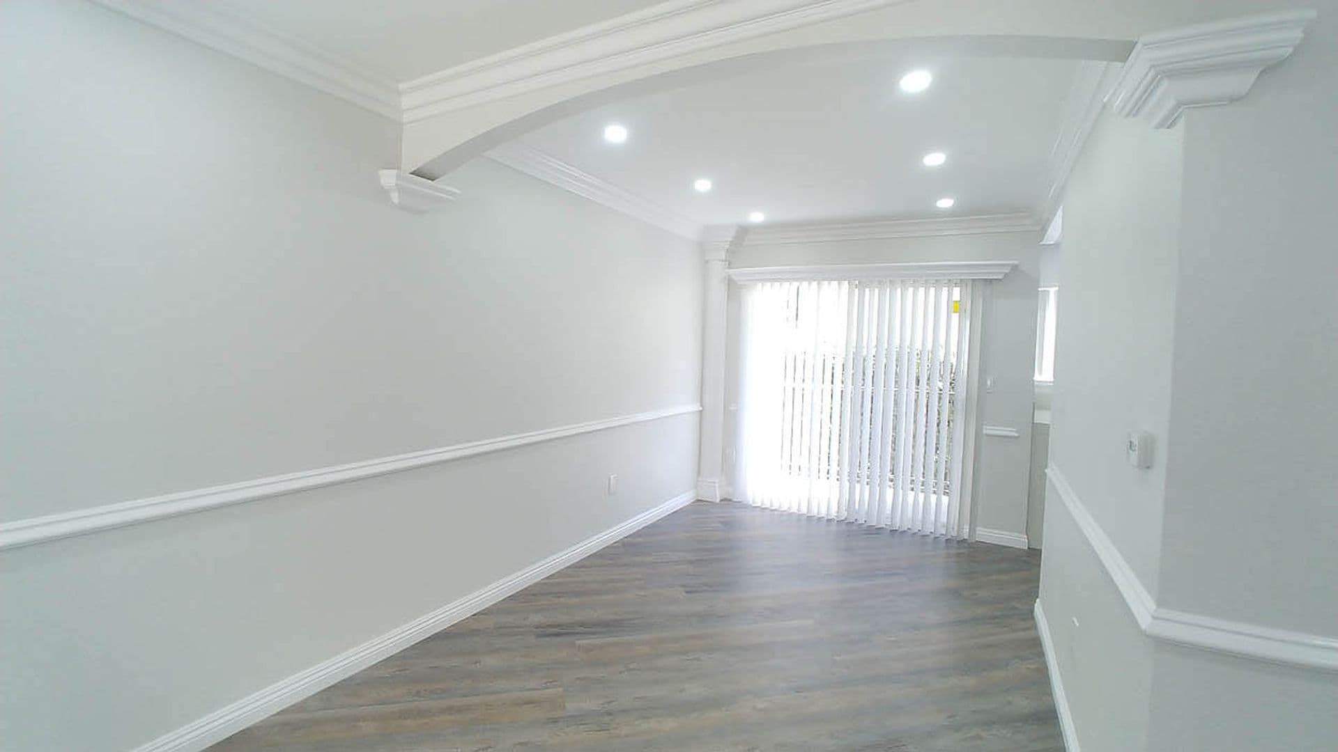 Van Nuys Apartment: 13805 Sherman Way