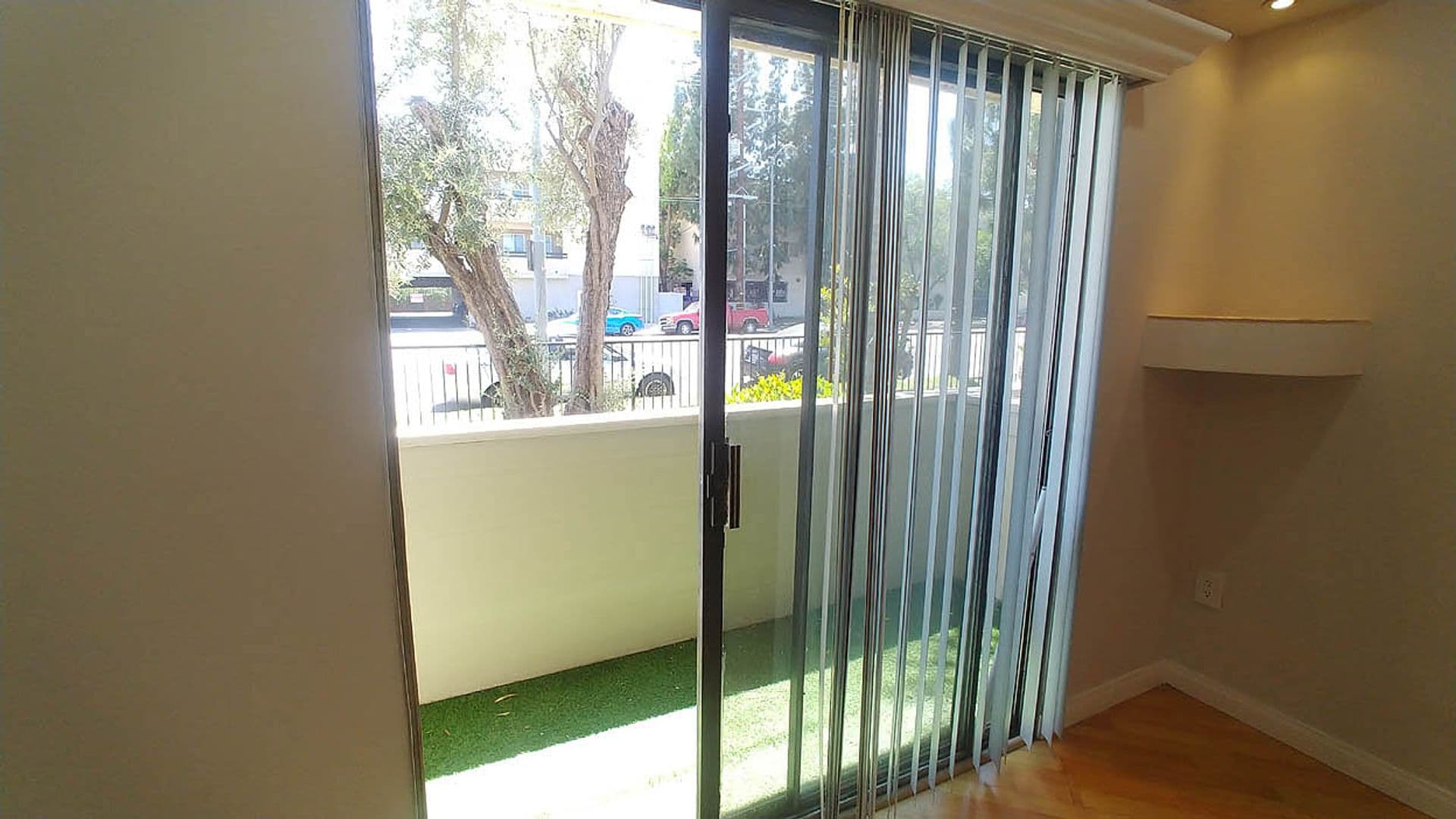 North Hollywood Apartment: 11737 Vanowen St.