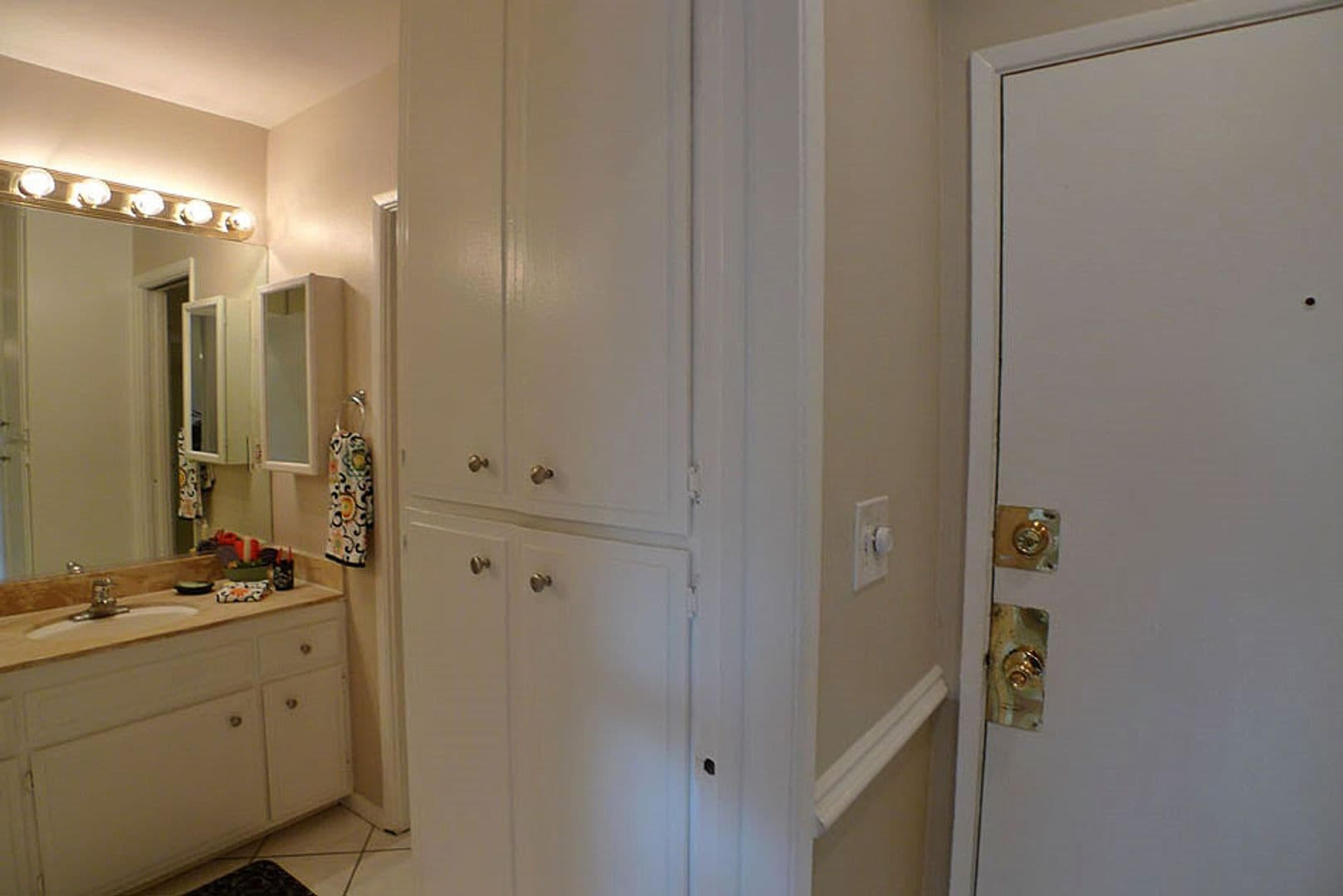 Hollywood Hills Apartment: 2212 N. Cahuenga Blvd.