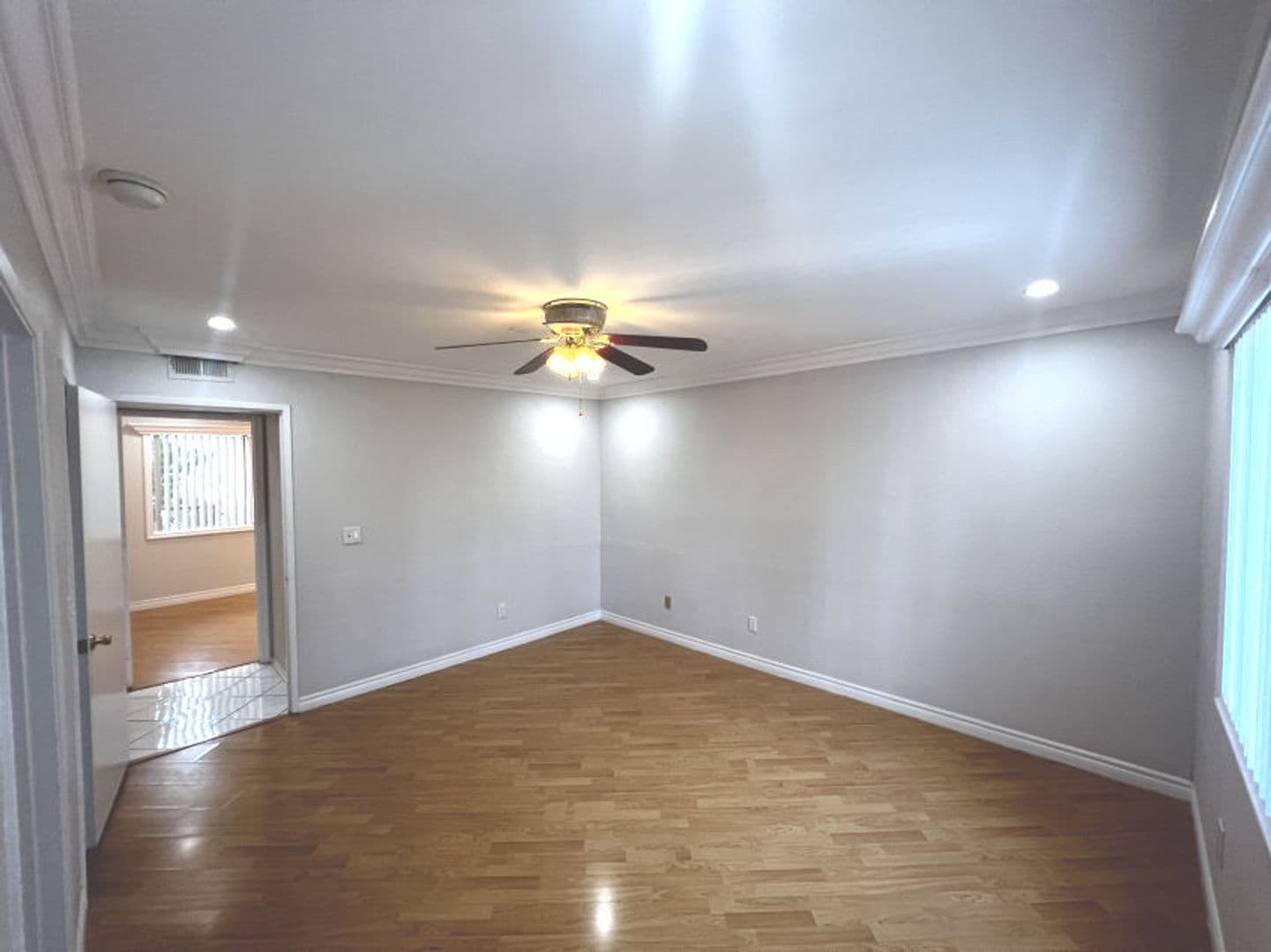 Van Nuys Apartment: 13805 Sherman Way