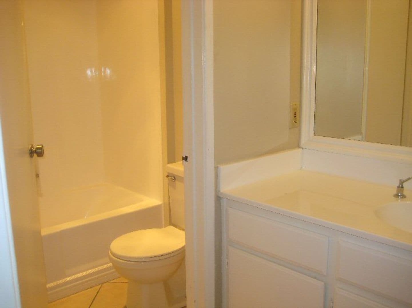 North Hills Apartment: 8950 Memory Park Ave.