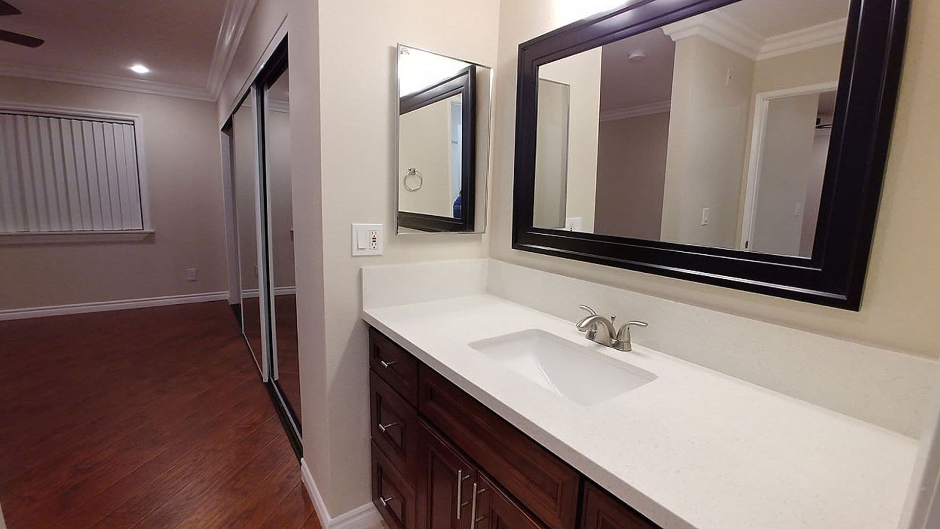 Toluca Lake Apartment: 10741 Camarillo St.