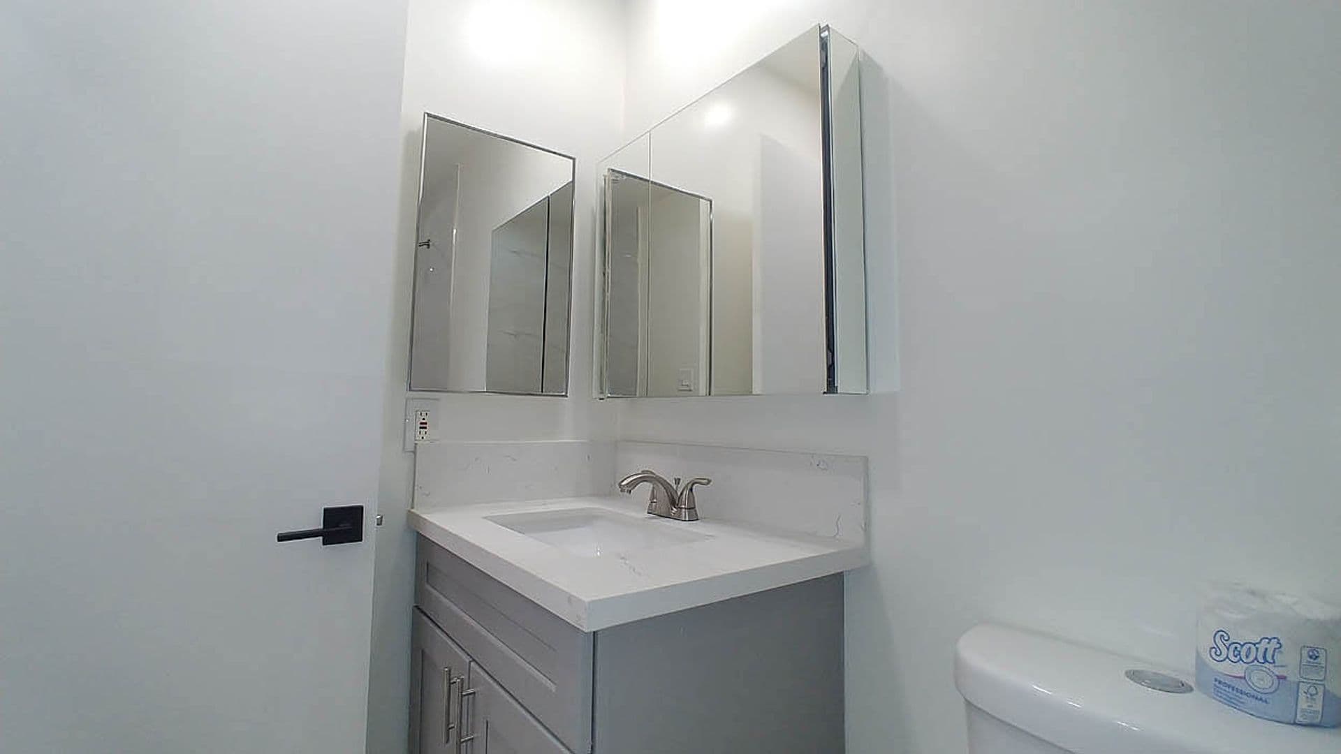 Hollywood Hills Apartment: 2020 N. Beachwood Dr.