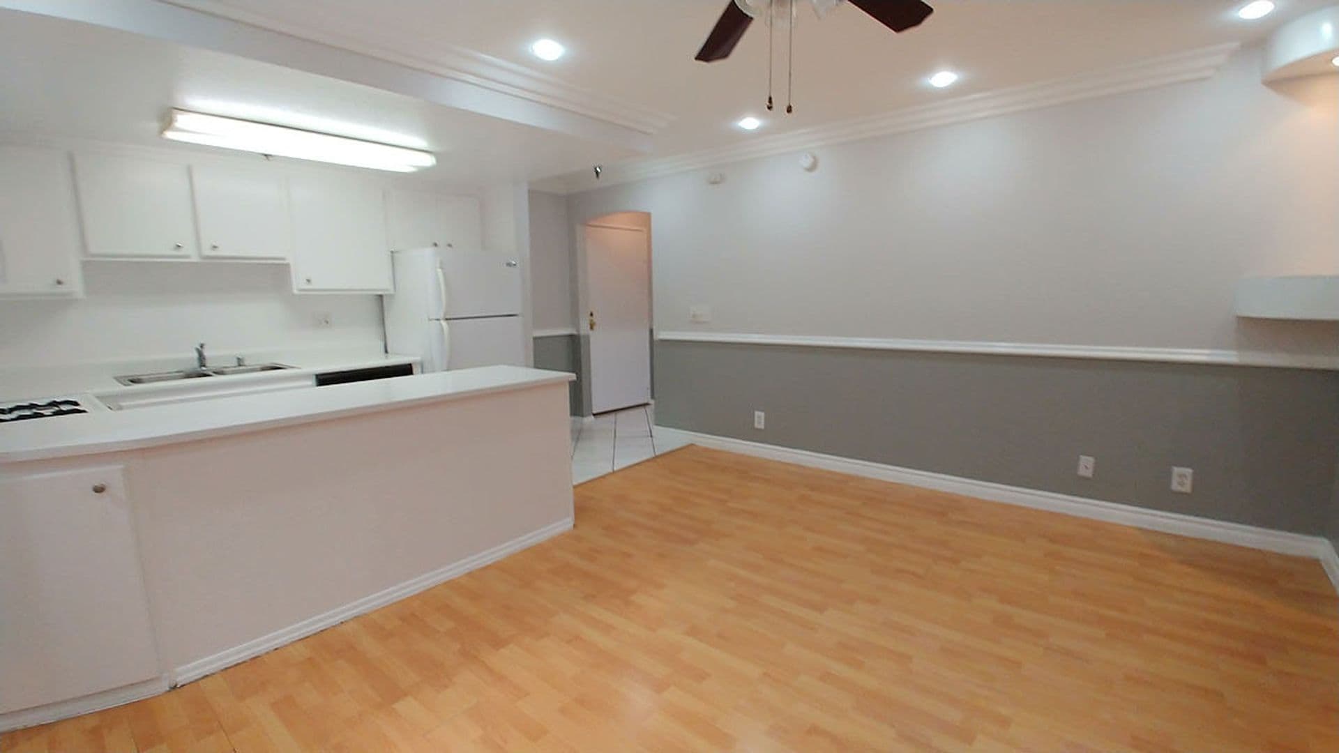 Hollywood Hills Apartment: 2069 N. Argyle Ave.