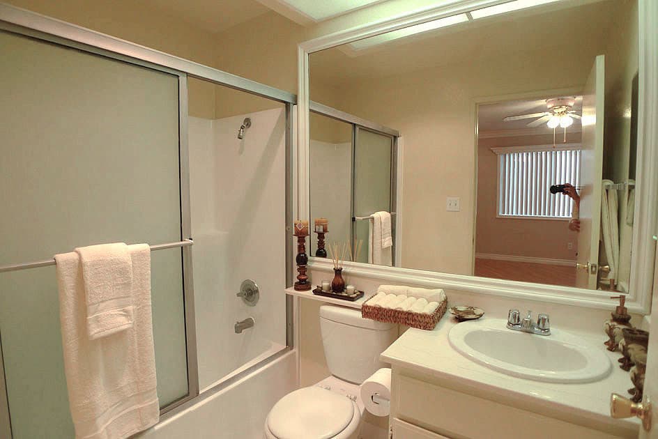 Van Nuys Apartment: 13805 Sherman Way