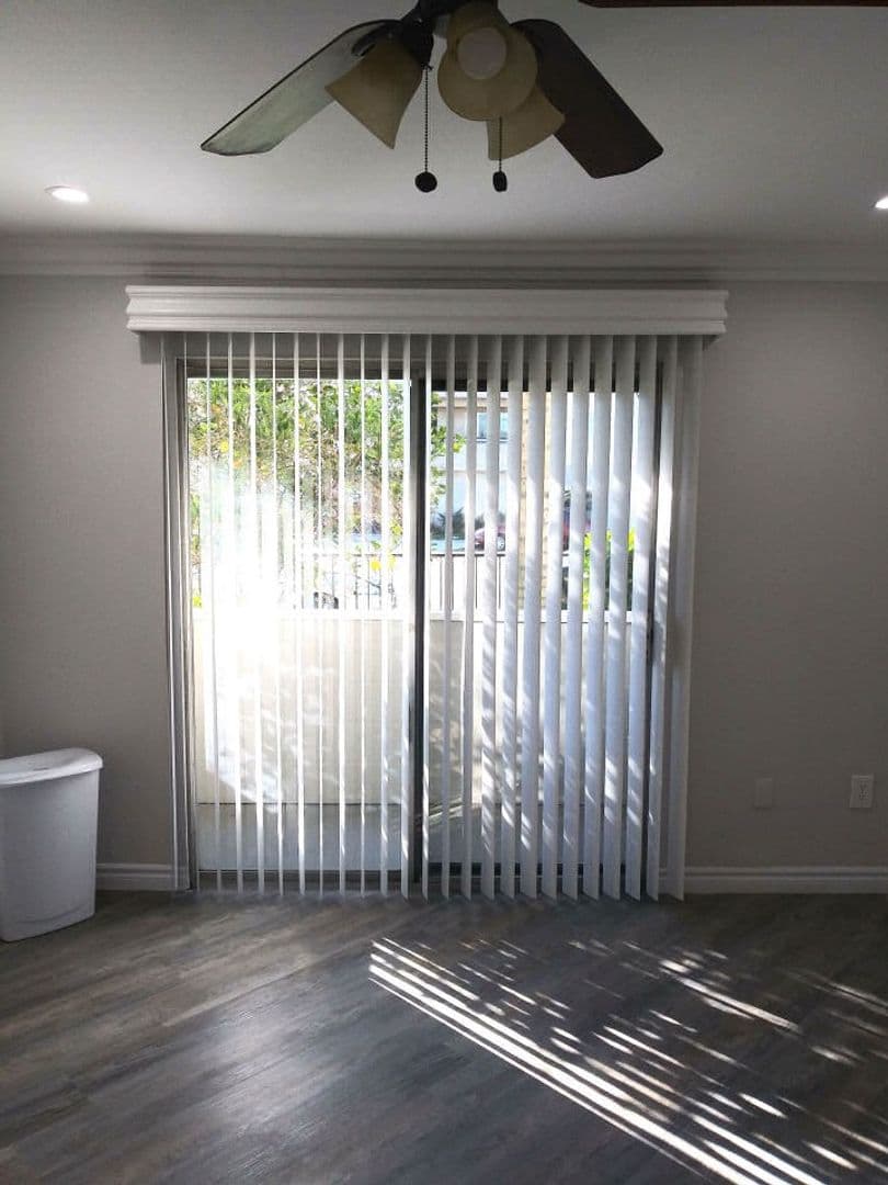 North Hollywood Apartment: 11737 Vanowen St.