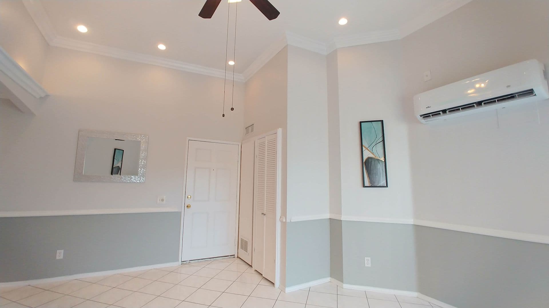 Hollywood Apartment: 6010 Romaine St.