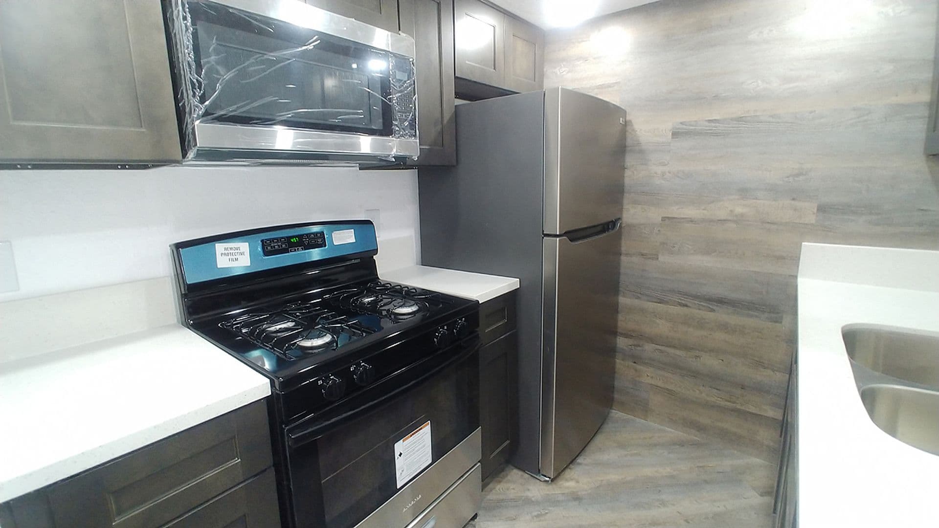 Hollywood Hills Apartment: 2069 N. Argyle Ave.