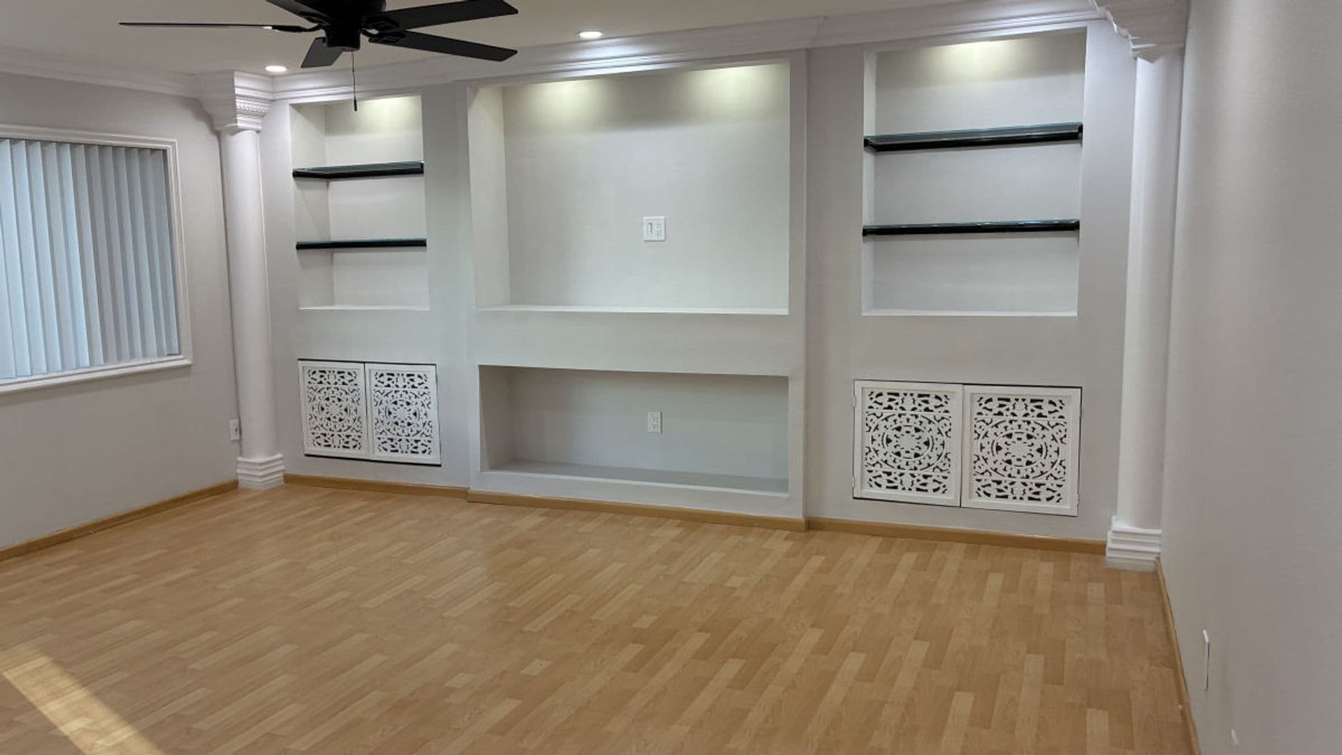 Van Nuys Apartment: 13805 Sherman Way