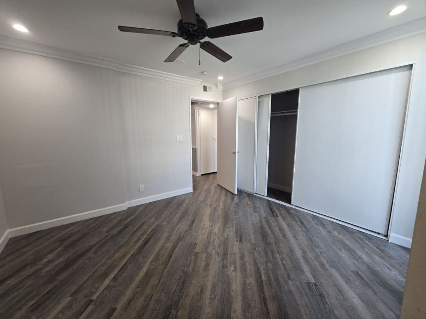 Hollywood Apartment: 940 N. Ardmore Ave.