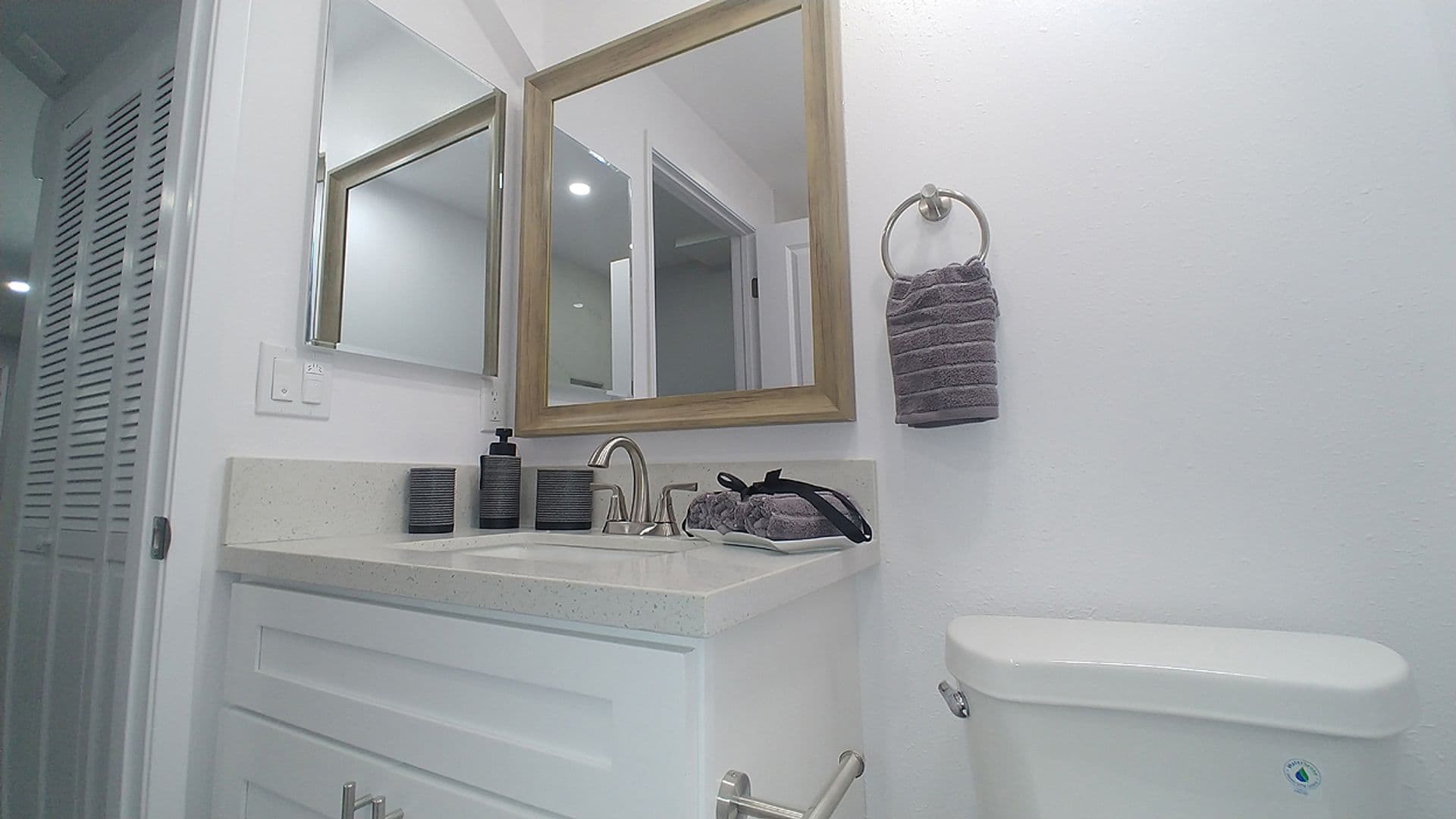 Hollywood Apartment: 940 N. Ardmore Ave.