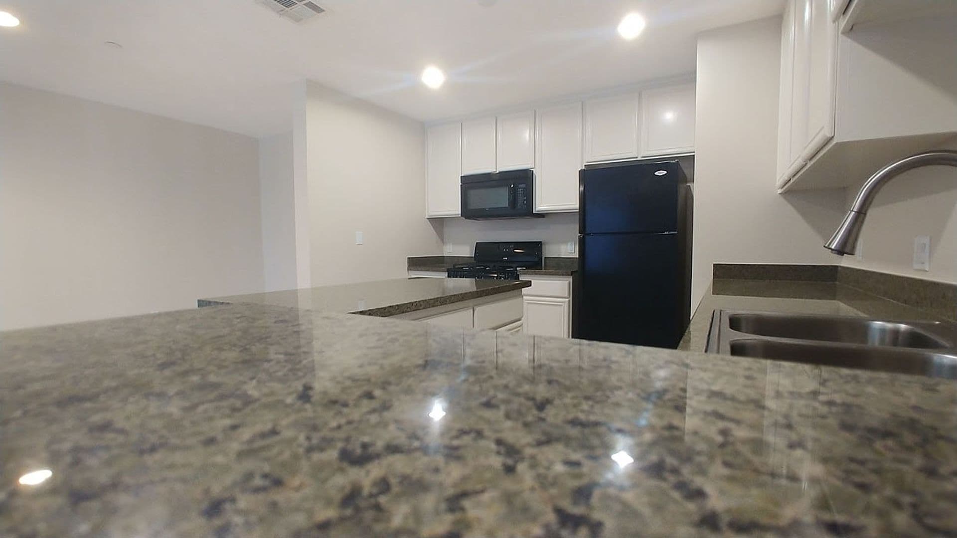 Granada Hills Apartment: 11541 Blucher Ave
