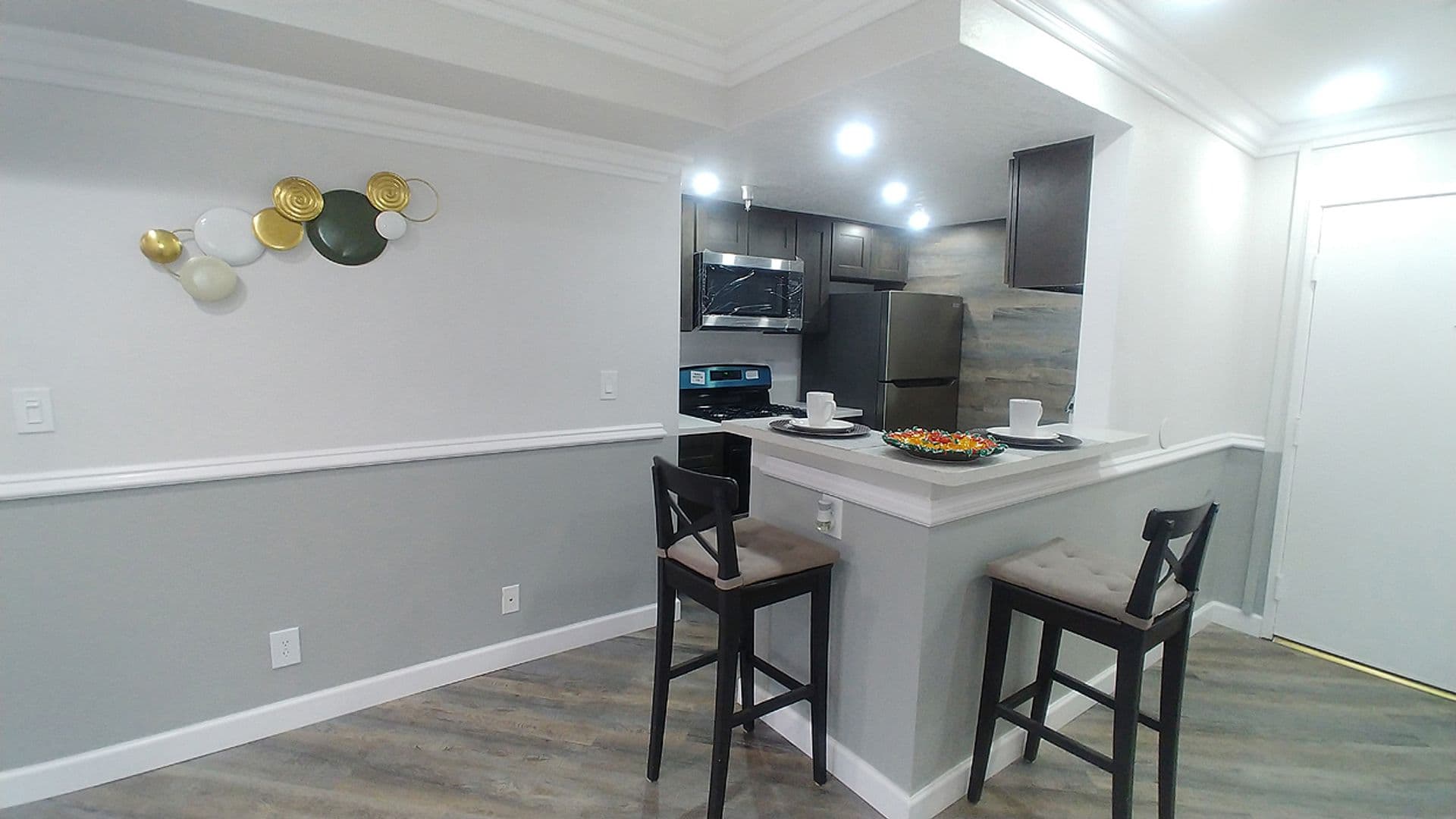 Hollywood Hills Apartment: 2069 N. Argyle Ave.