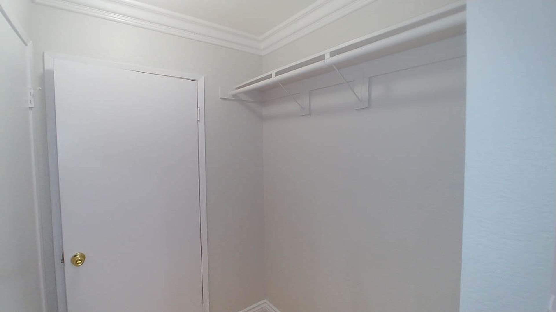 Hollywood Hills Apartment: 2069 N. Argyle Ave.