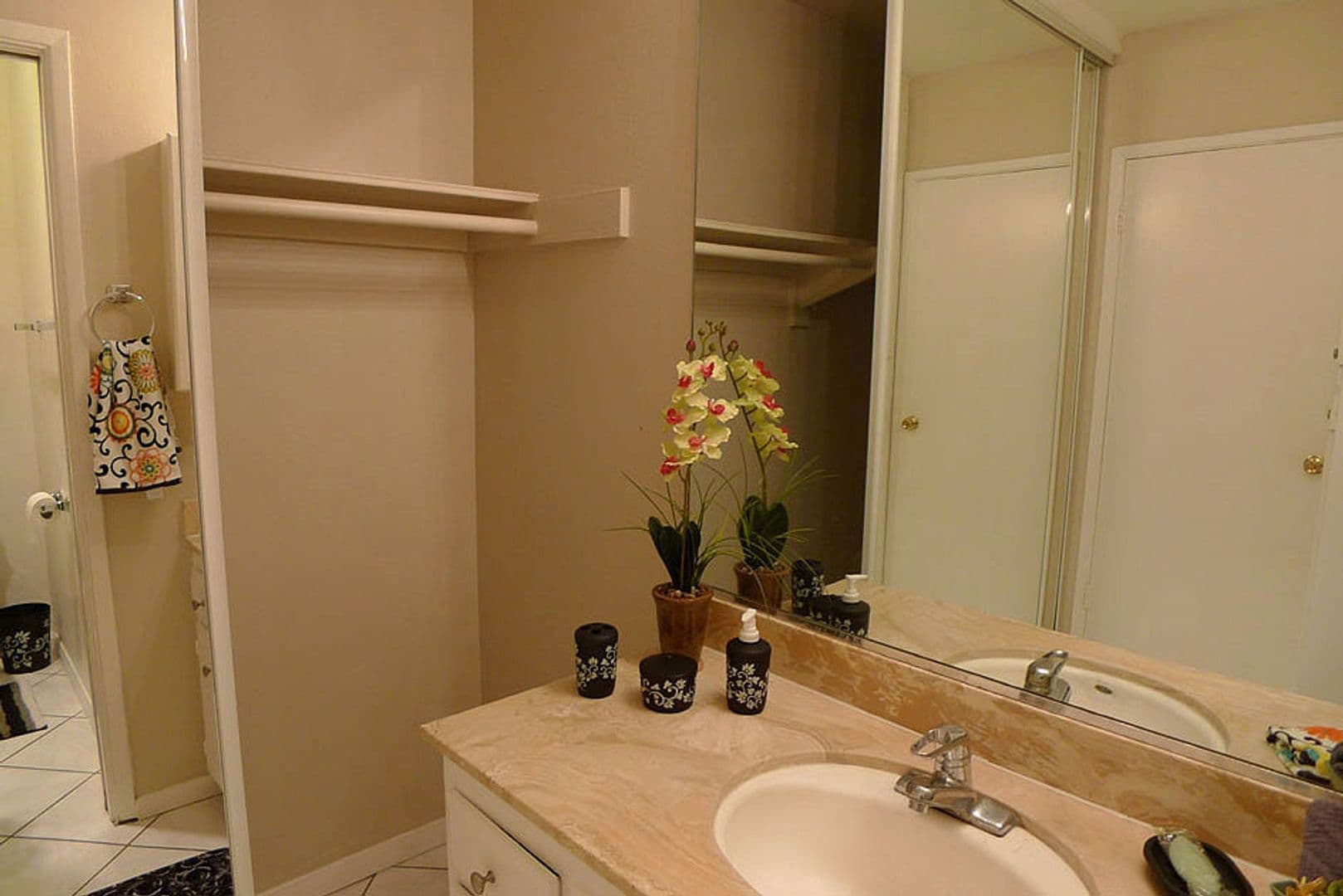 Hollywood Hills Apartment: 2212 N. Cahuenga Blvd.