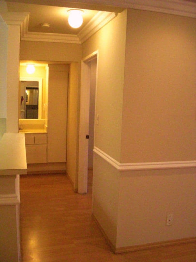 Hollywood Hills Apartment: 2020 N. Beachwood Dr.