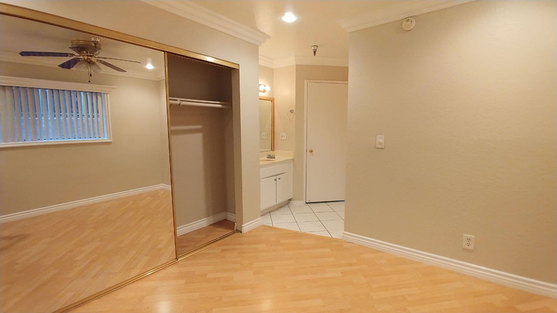 Hollywood Hills Apartment: 2069 N. Argyle Ave.