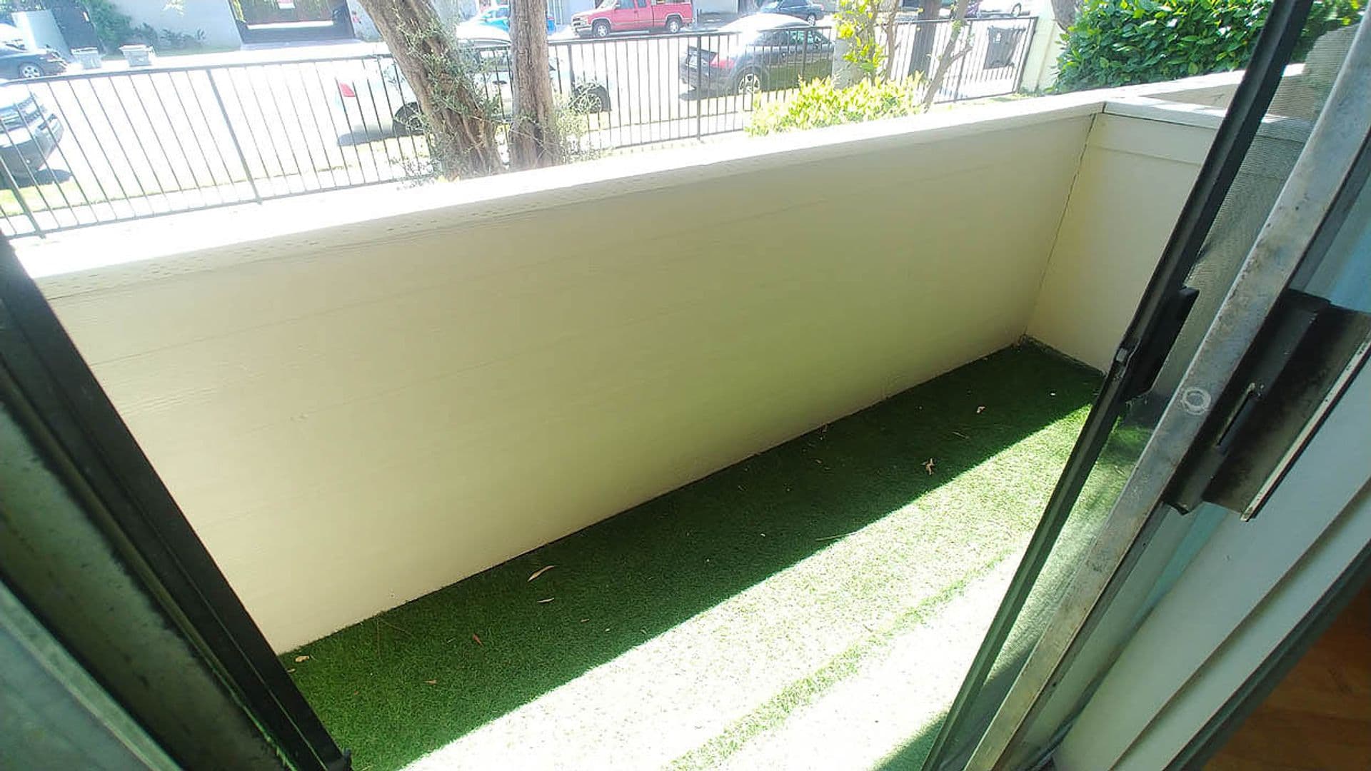 North Hollywood Apartment: 11737 Vanowen St.