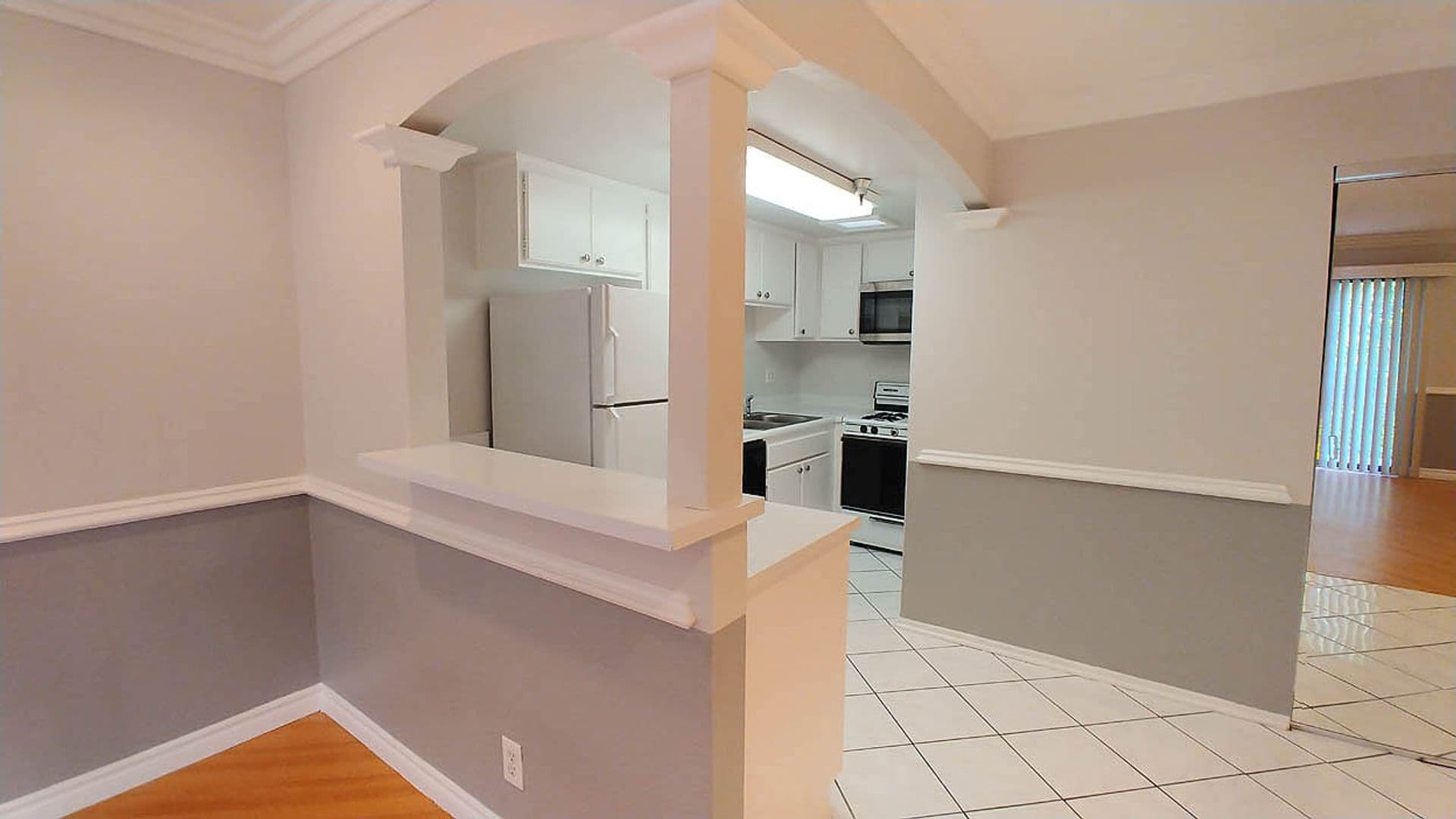 Hollywood Hills Apartment: 2069 N. Argyle Ave.