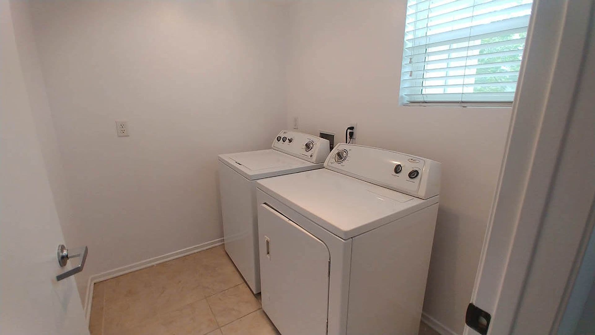 Granada Hills Apartment: 11541 Blucher Ave