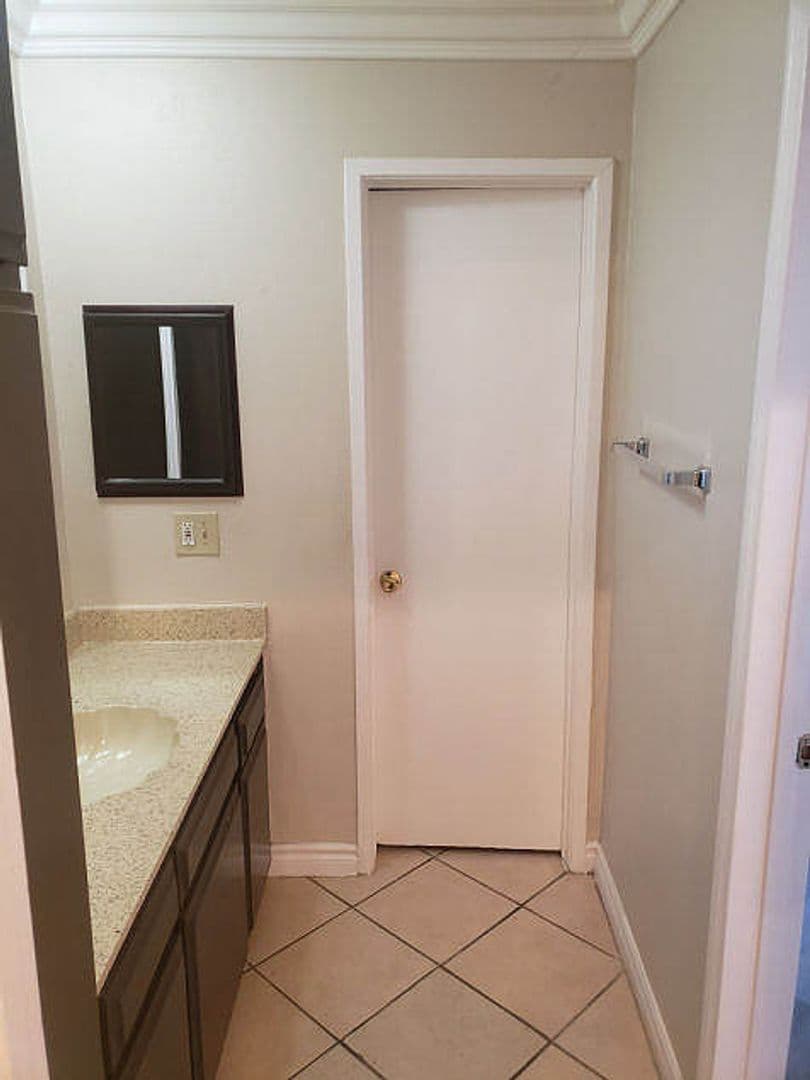 North Hollywood Apartment: 11722 Saticoy St.