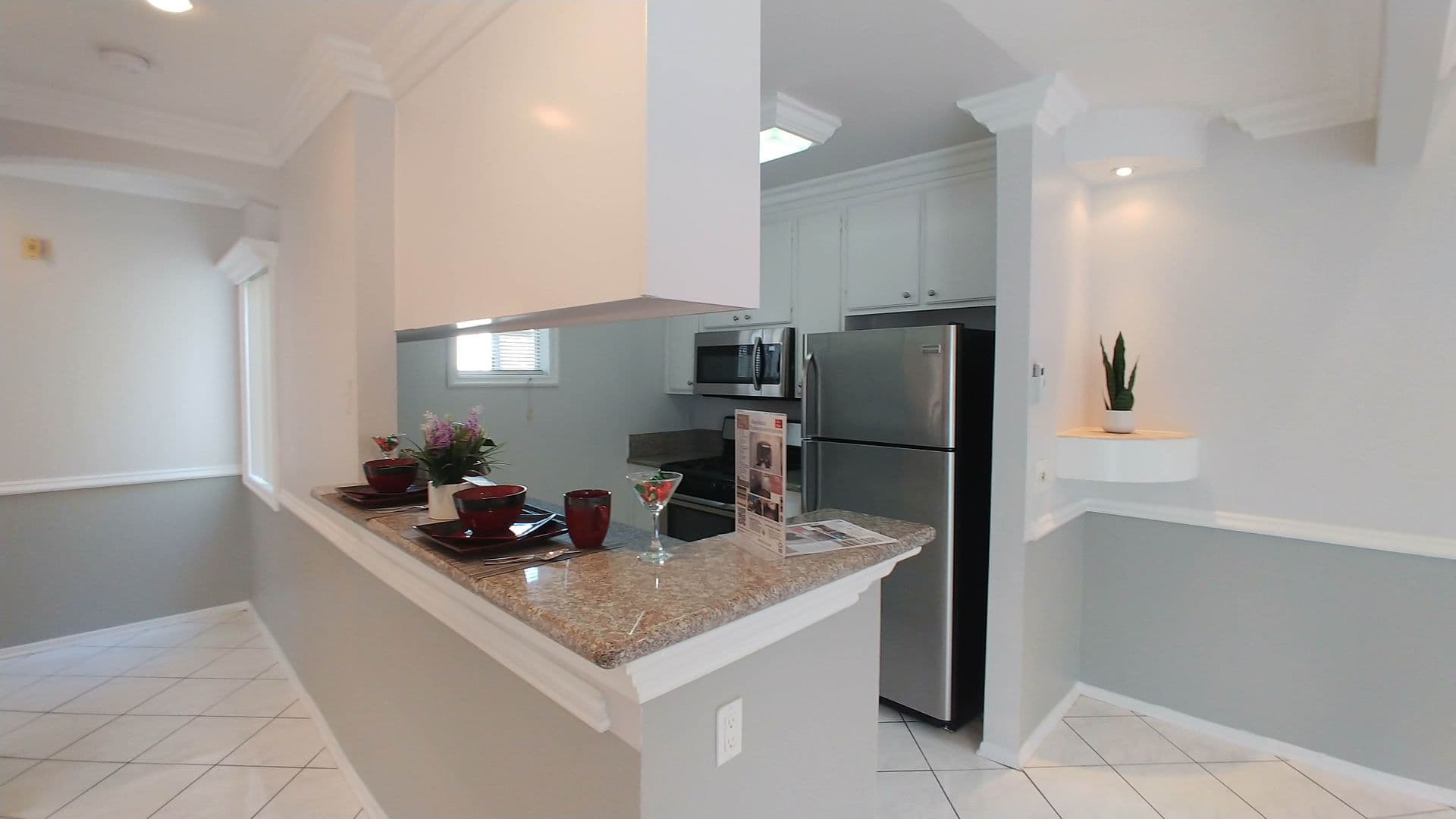 Hollywood Apartment: 6010 Romaine St.