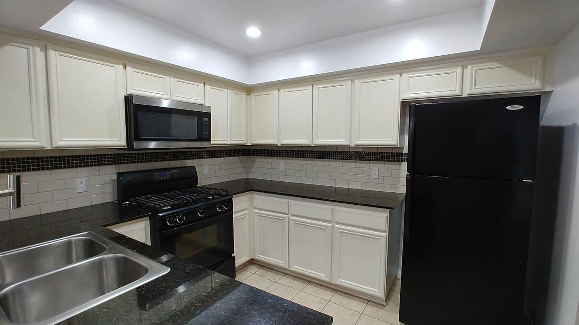 Granada Hills Apartment: 11541 Blucher Ave