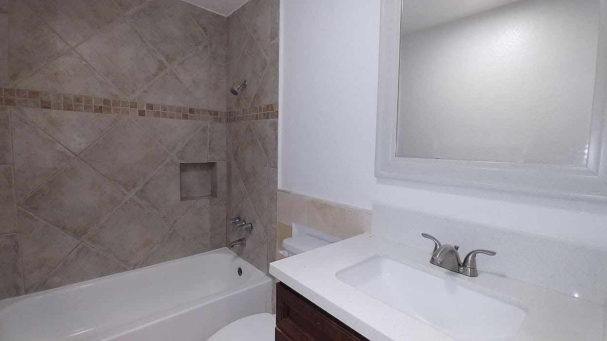 Hollywood Hills Apartment: 2069 N. Argyle Ave.