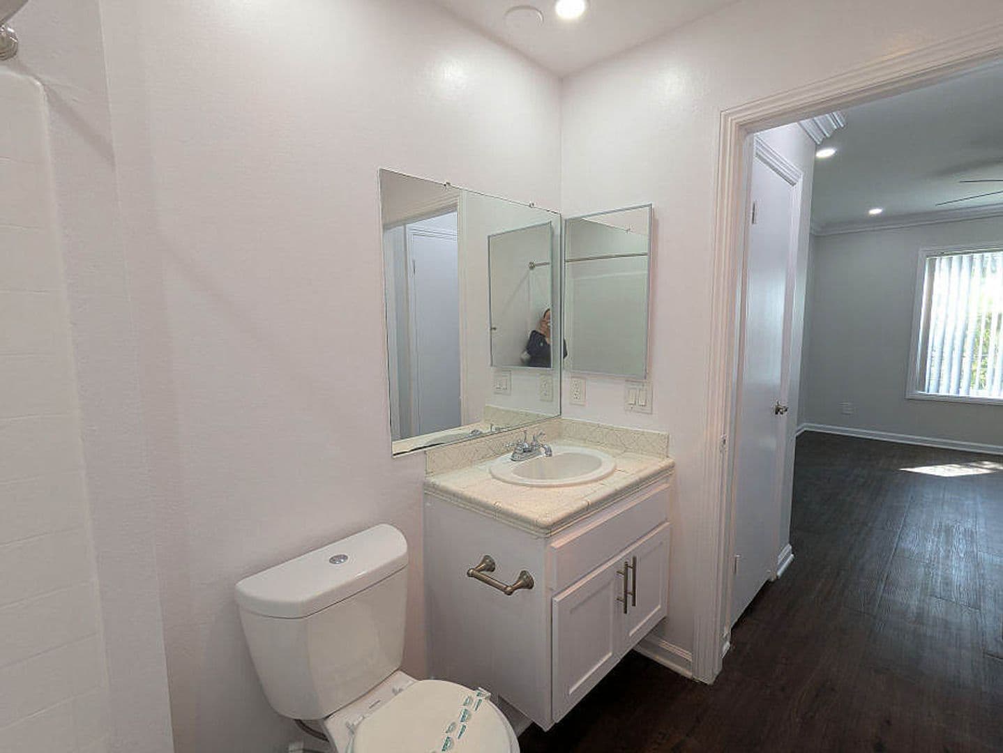Toluca Lake Apartment: 10741 Camarillo St.