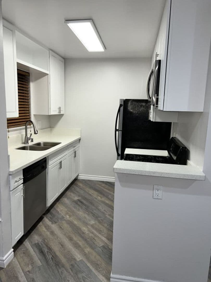 North Hills Apartment: 8950 Memory Park Ave.