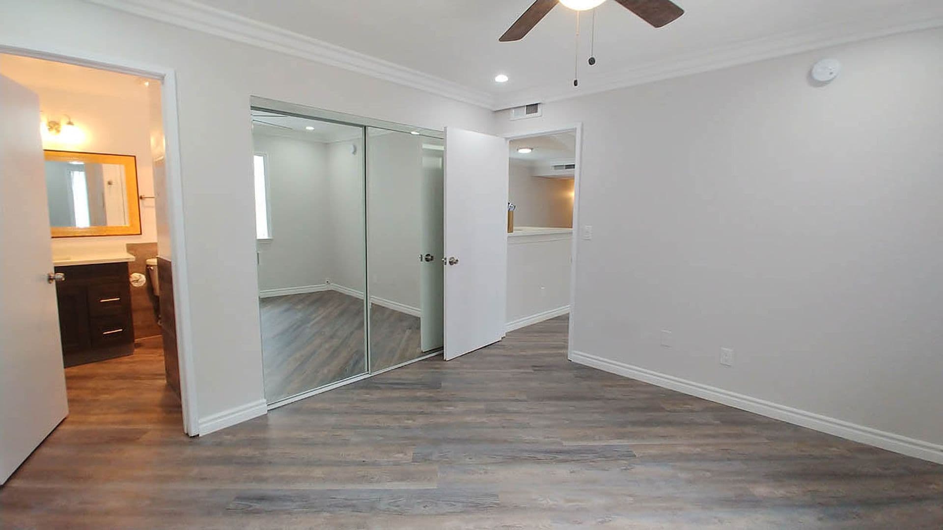 Panorama City Apartment: 14242 Roscoe Blvd.