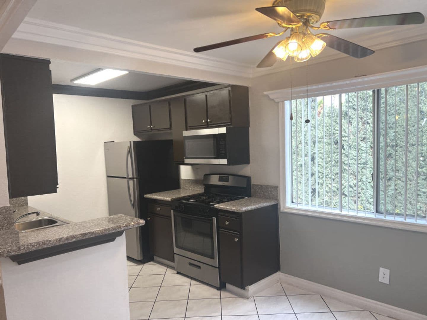 Van Nuys Apartment: 13805 Sherman Way