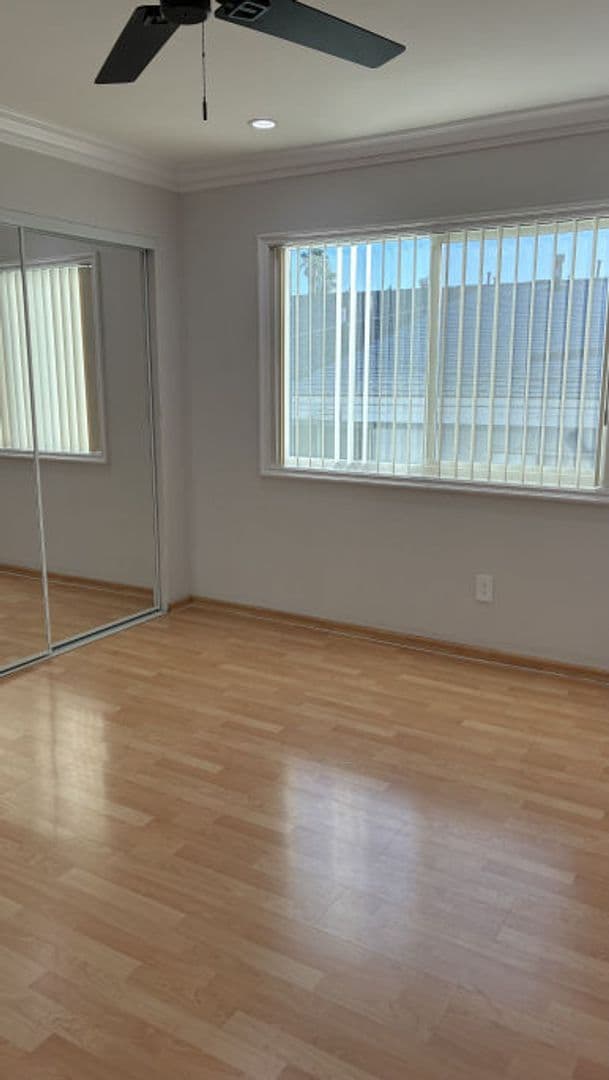 Van Nuys Apartment: 13805 Sherman Way