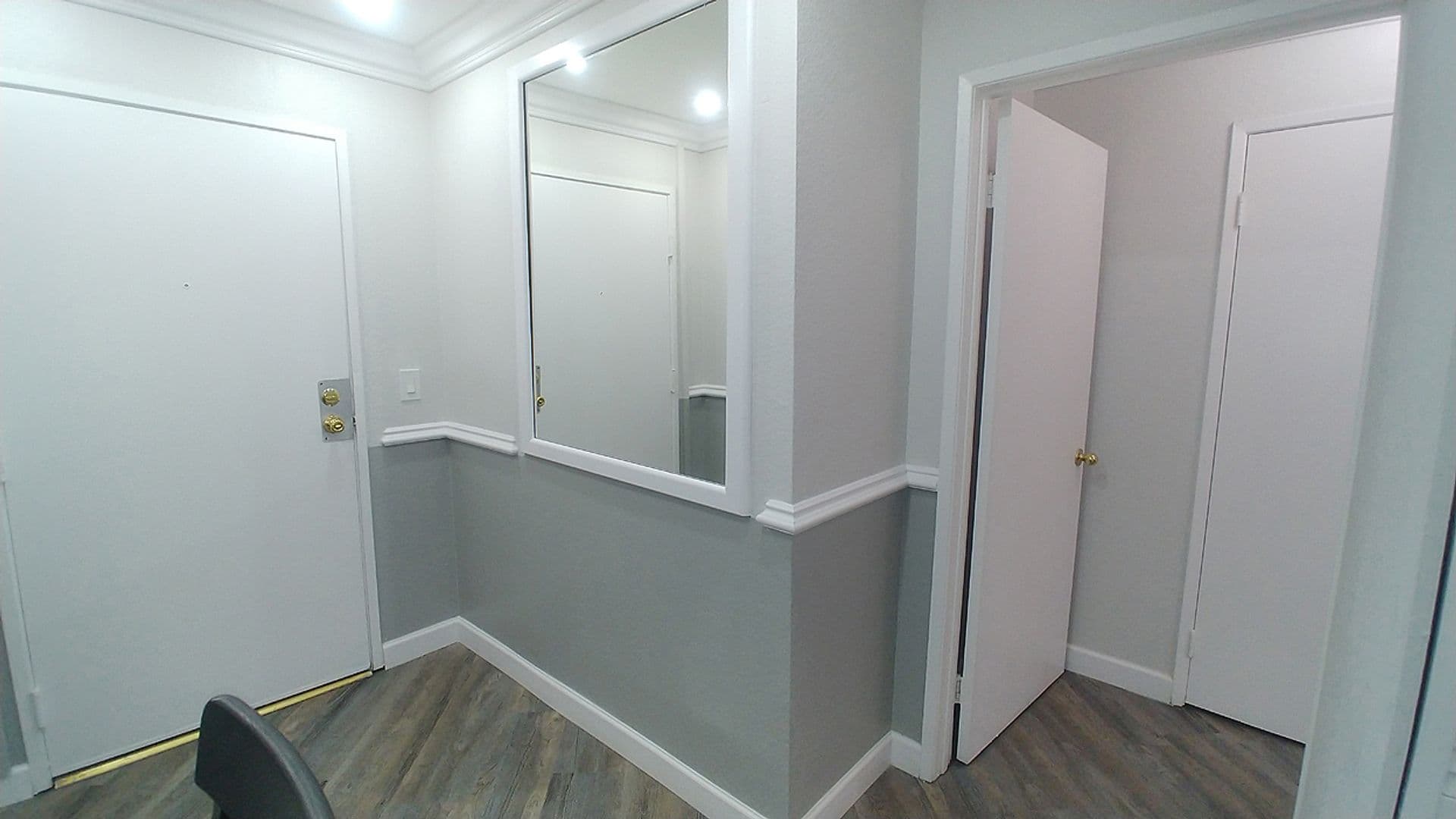 Hollywood Hills Apartment: 2069 N. Argyle Ave.