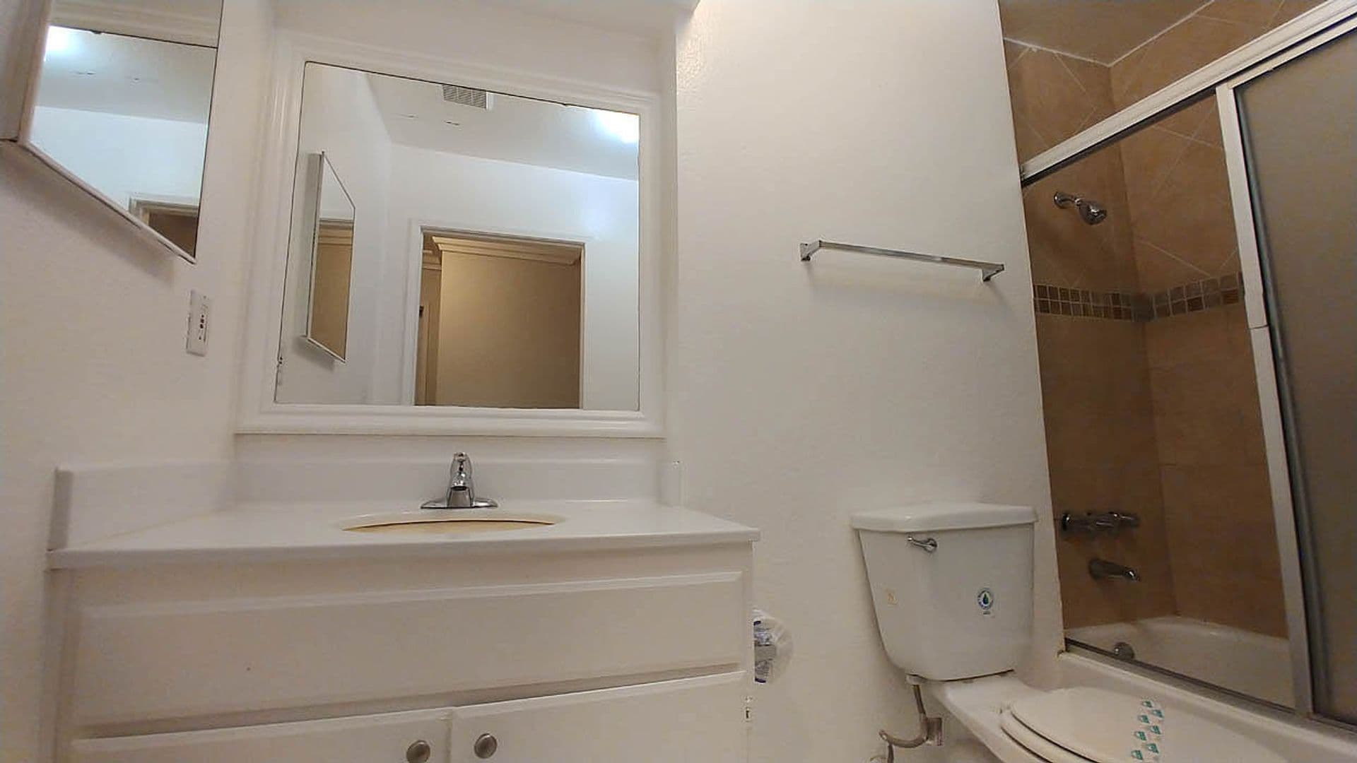 Hollywood Hills Apartment: 2069 N. Argyle Ave.