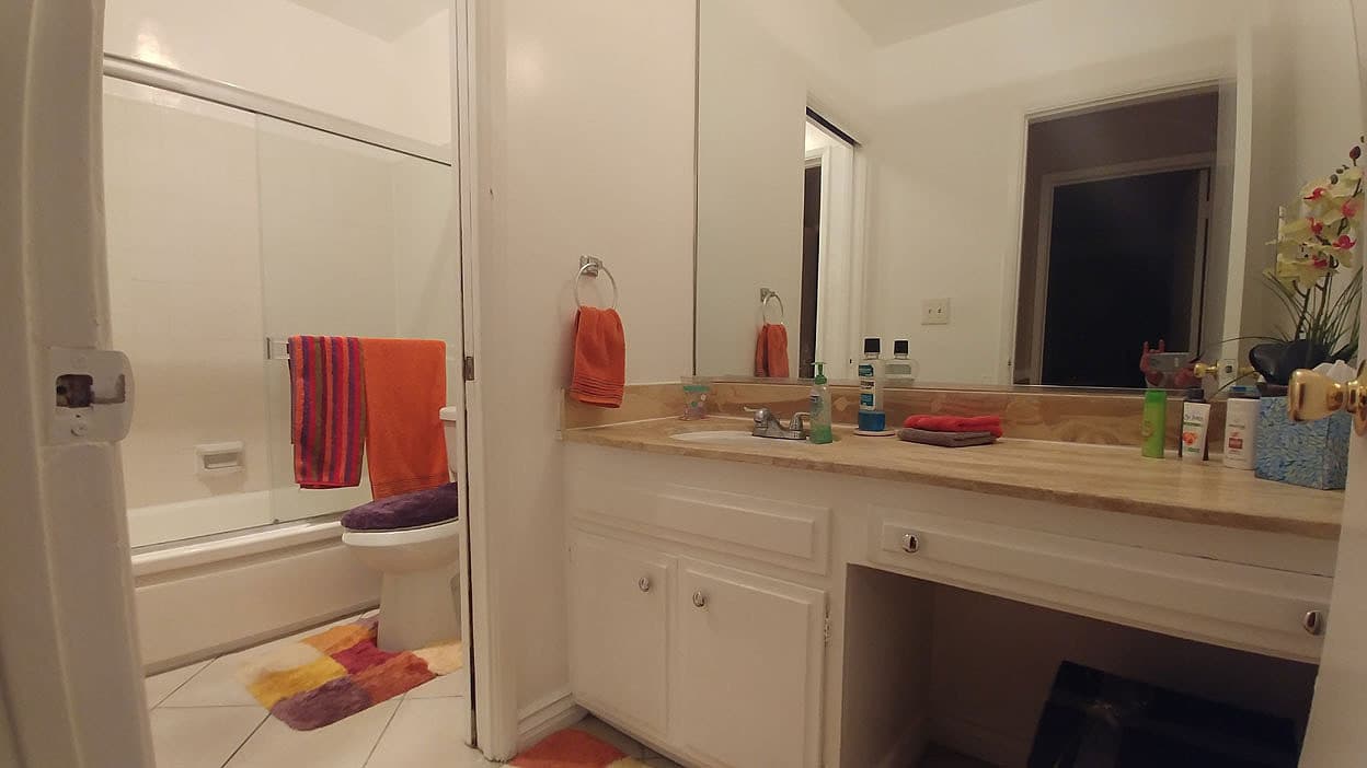 Hollywood Hills Apartment: 2212 N. Cahuenga Blvd.