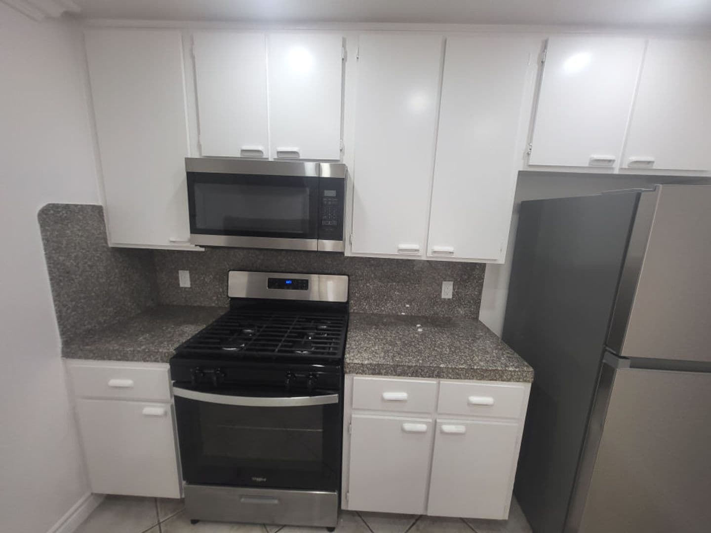 Hollywood Apartment: 940 N. Ardmore Ave.