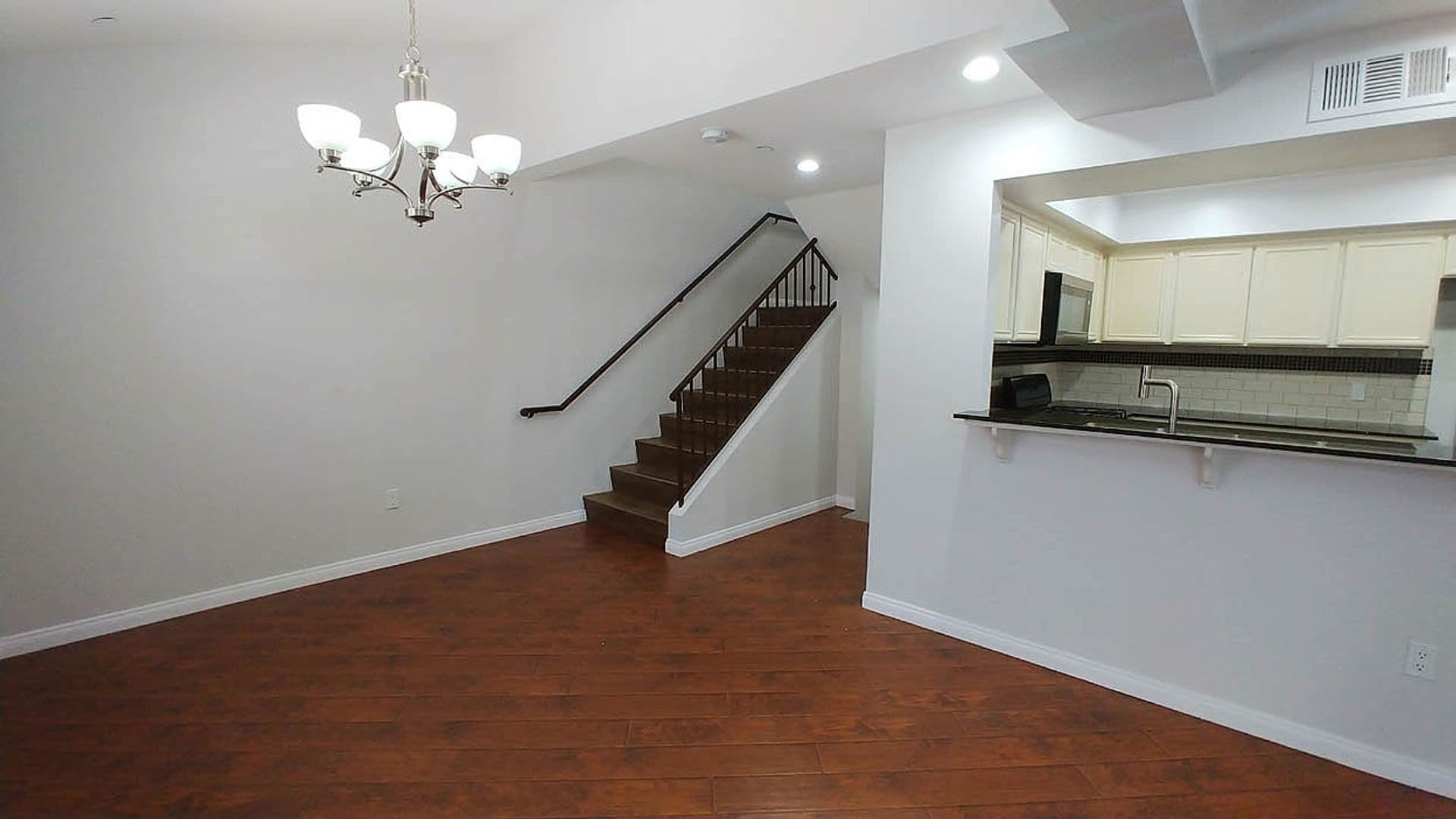Granada Hills Apartment: 11541 Blucher Ave